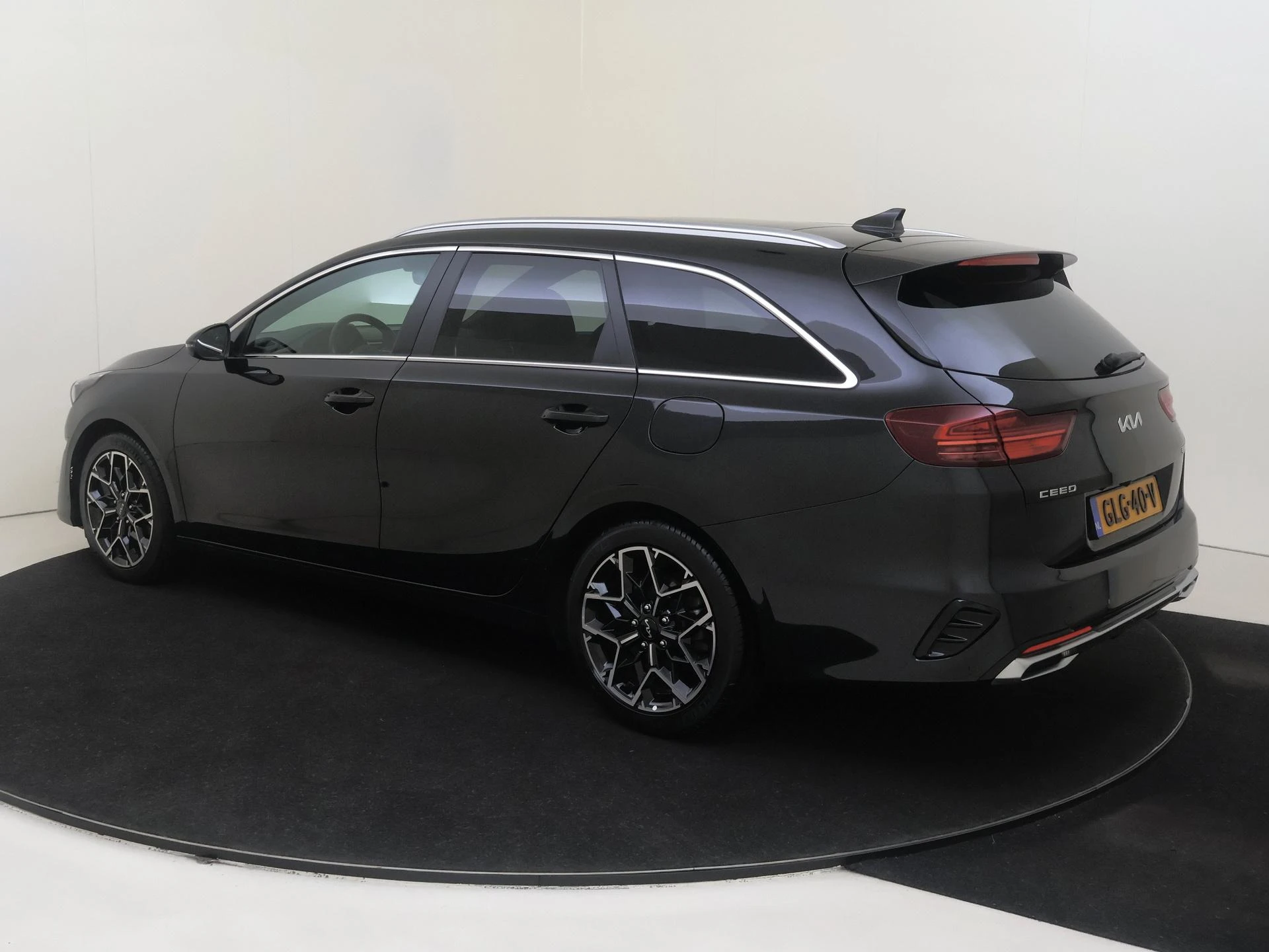 Kia-Ceed Sportswagon-image-2
