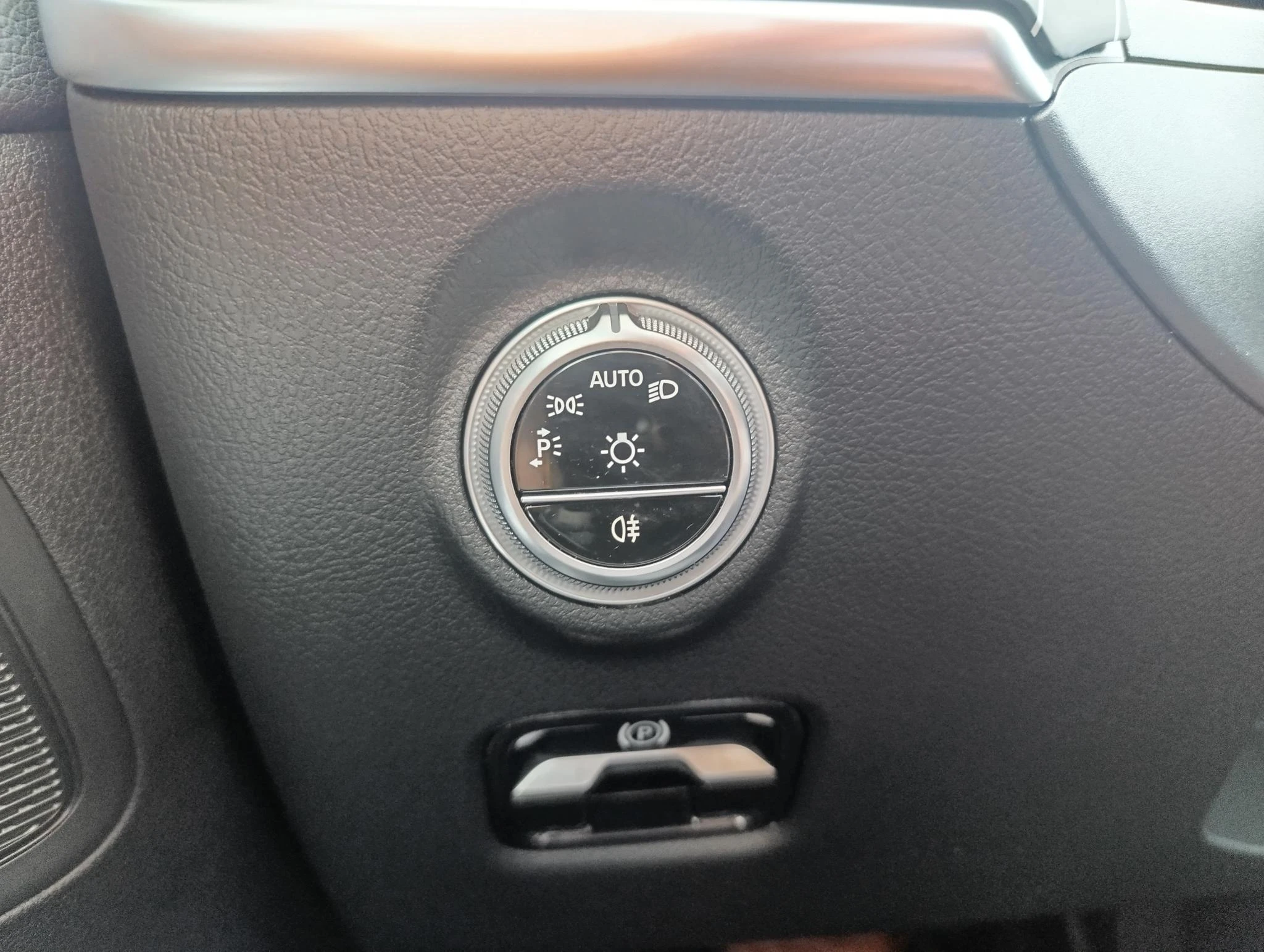 Mercedes-Benz-C-Klasse-image-15