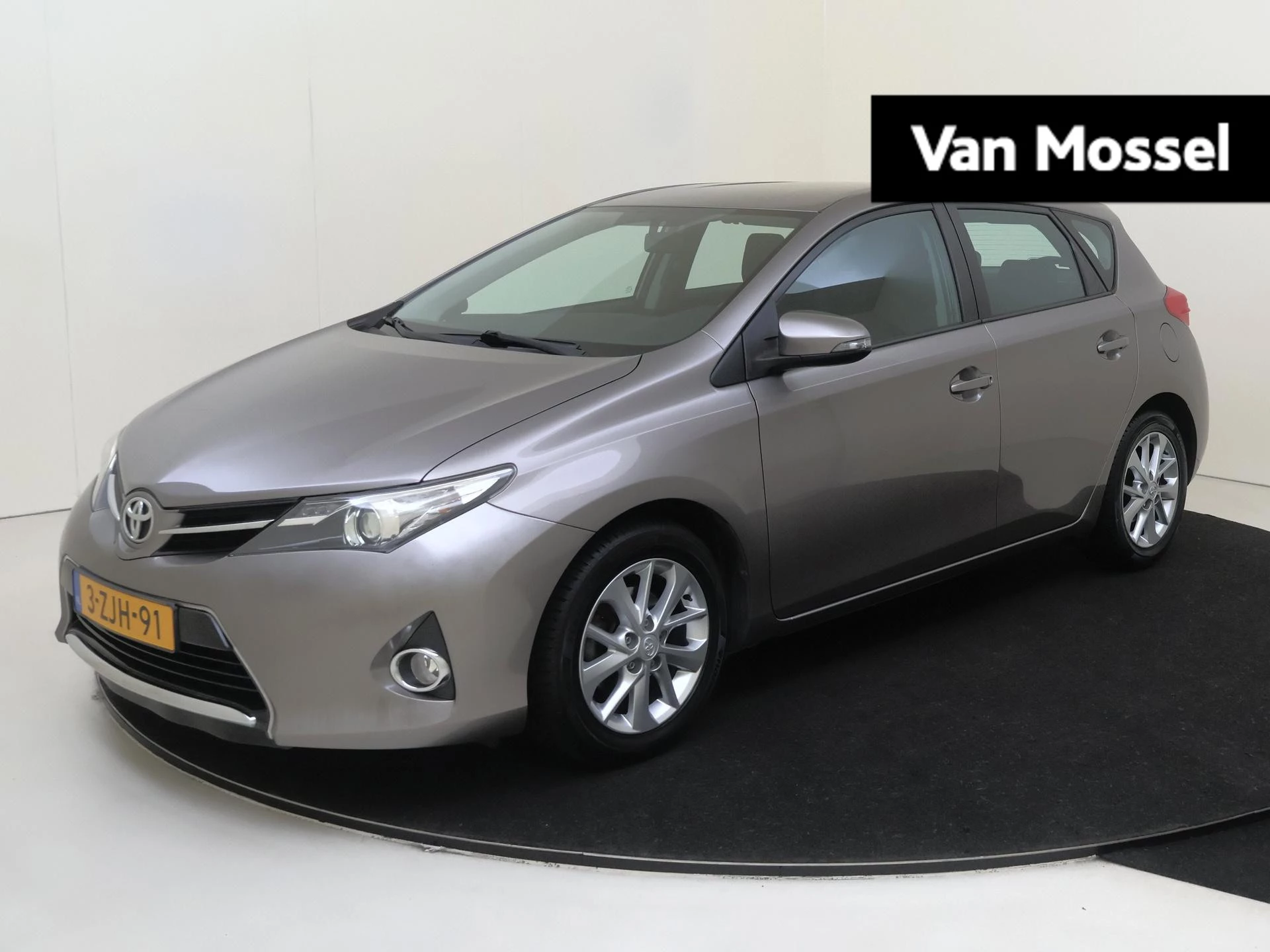 Toyota-Auris-image-0