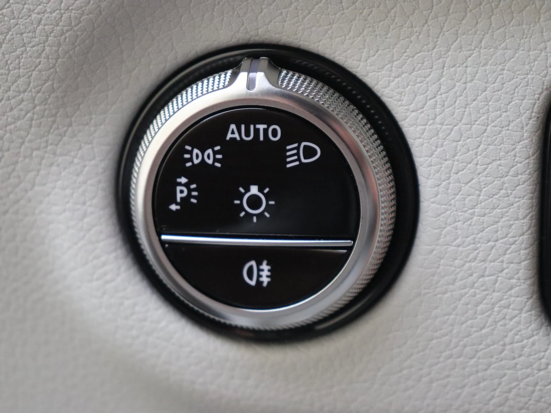 Mercedes-Benz-EQE-image-22