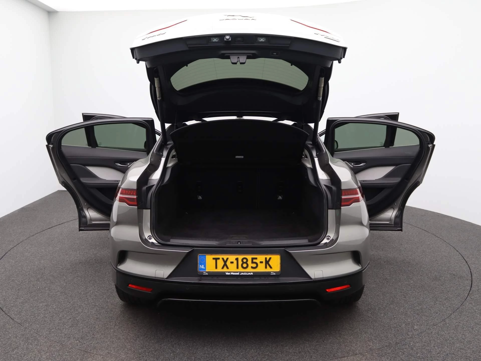 Jaguar-I-PACE-image-15