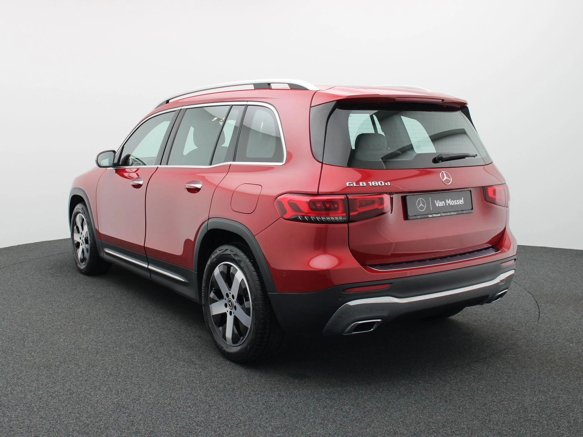 Mercedes-Benz GLB 180 d Business Solution + MULTIBEAM LED + PANO DAK + CARPLAY + LEDER +