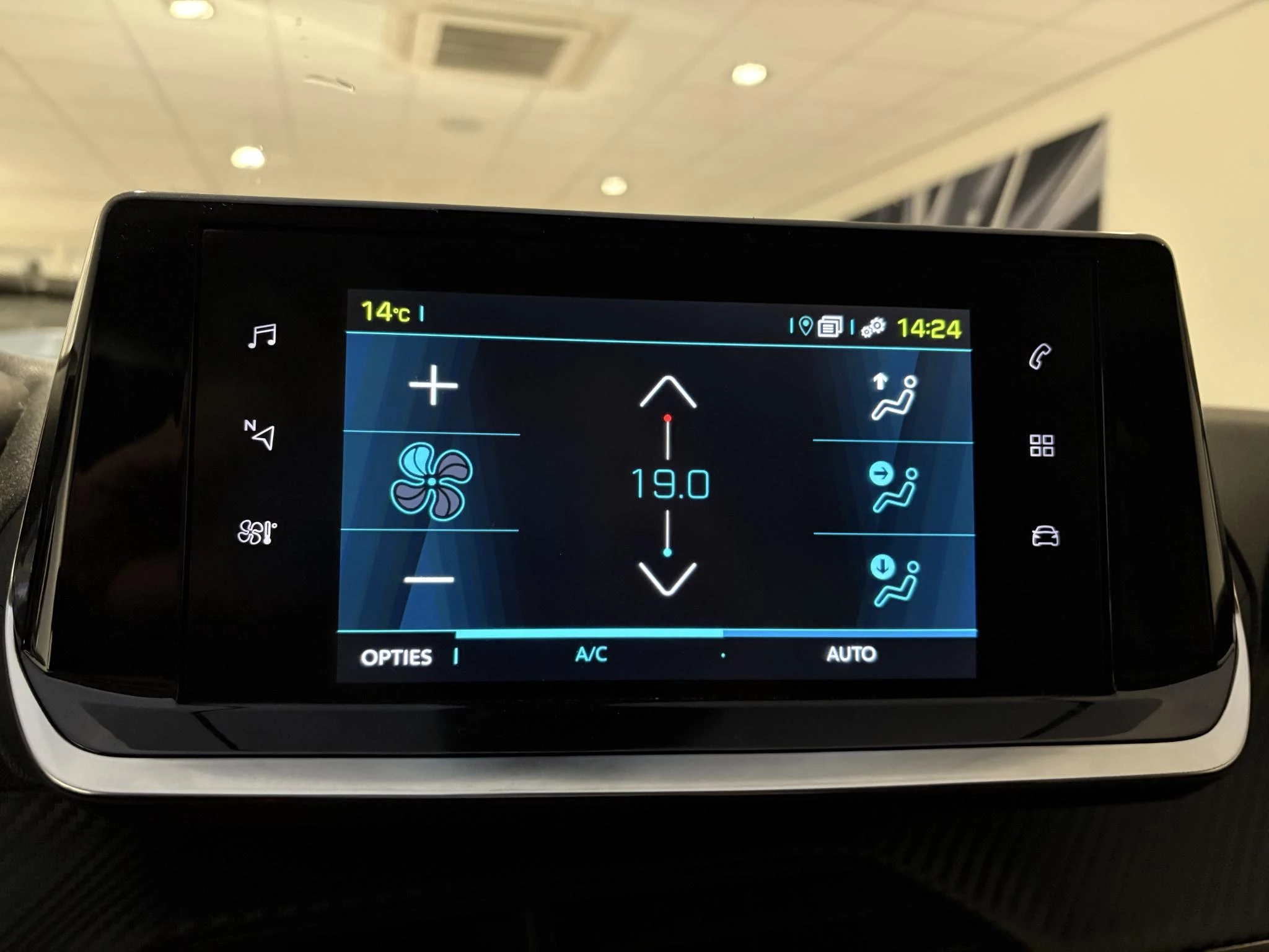 Peugeot-e-208-image-11