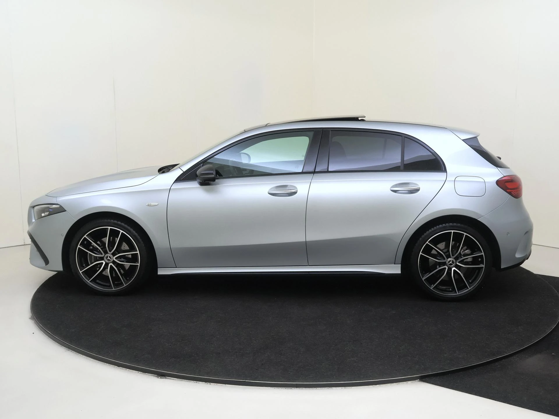 Mercedes-Benz-A-Klasse-image-7