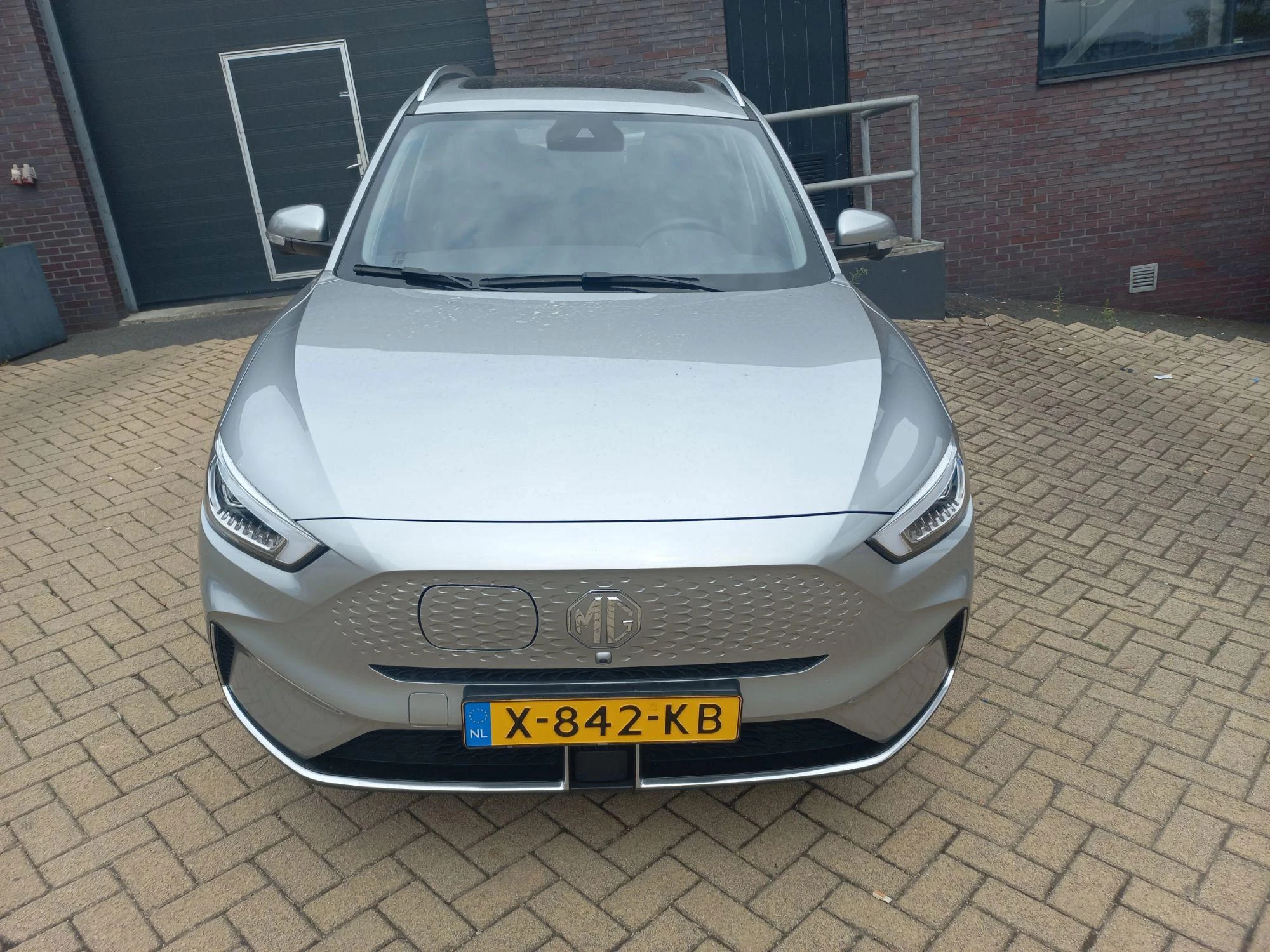 MG-ZS EV-image-1