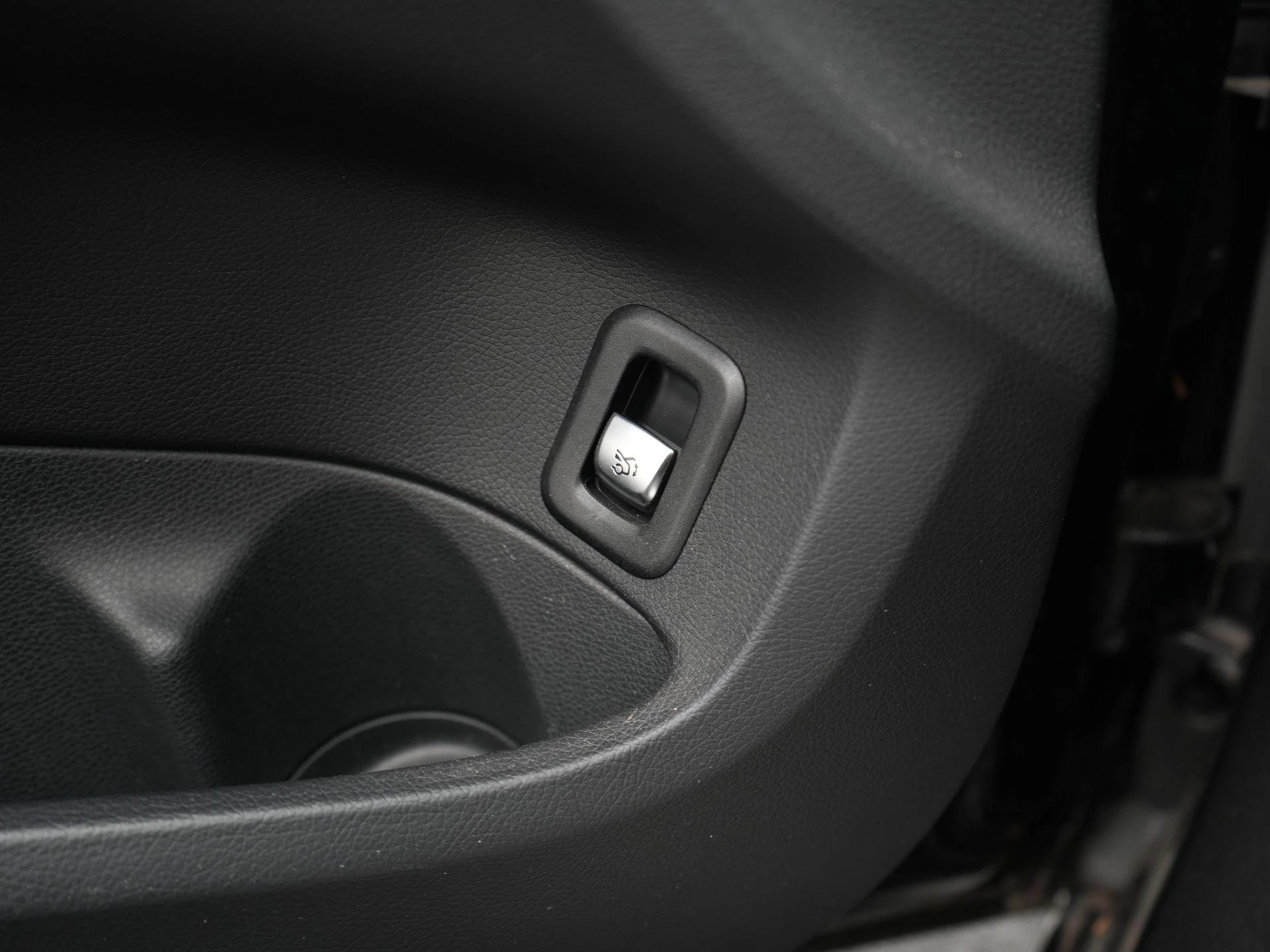Mercedes-Benz-C-Klasse-image-37