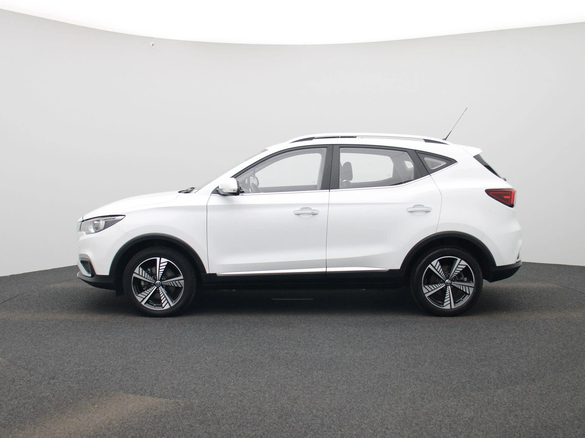 MG-ZS EV-image-3