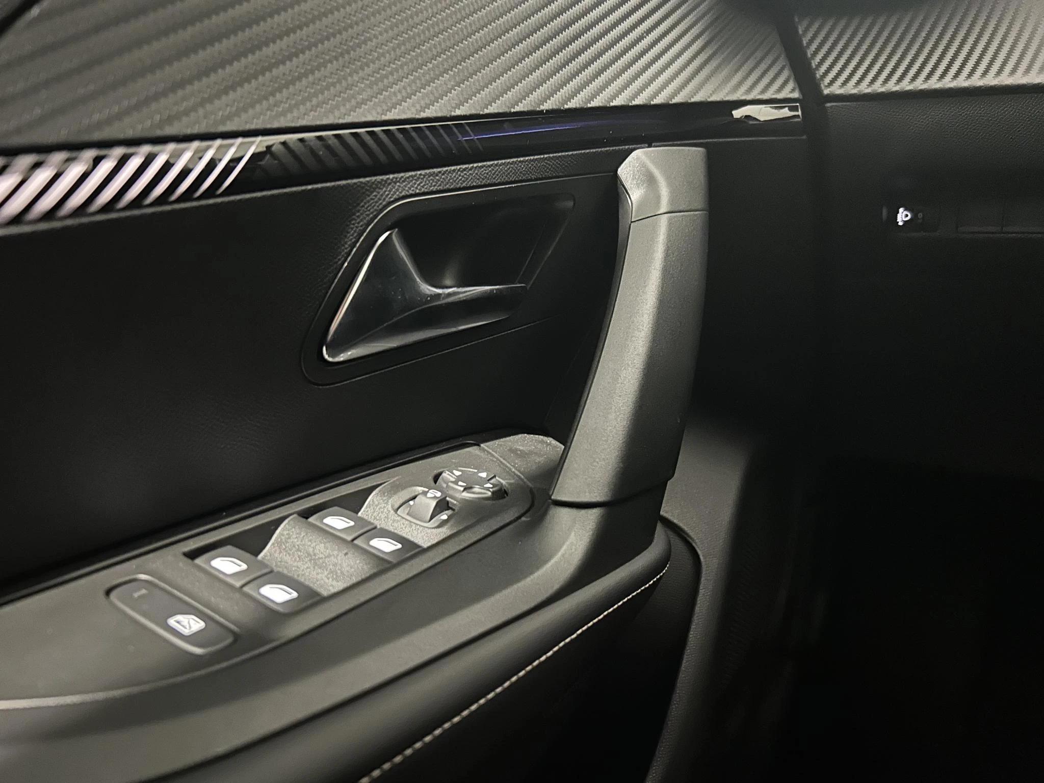 Peugeot 2008 1.2 Hybrid 145 Allure