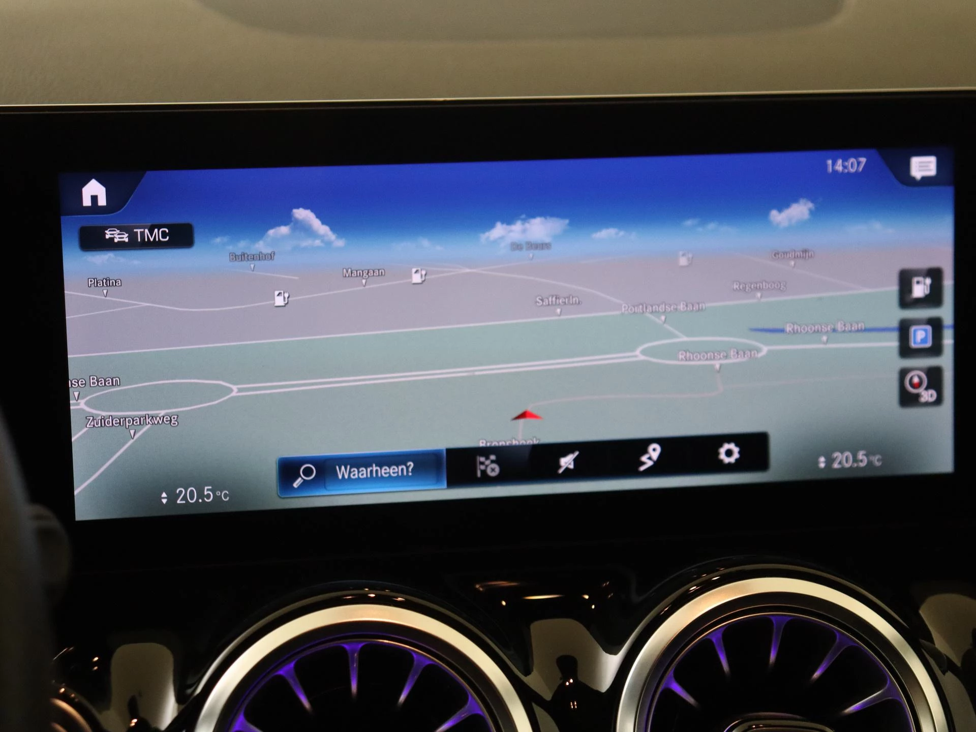 Mercedes-Benz-EQA-image-16