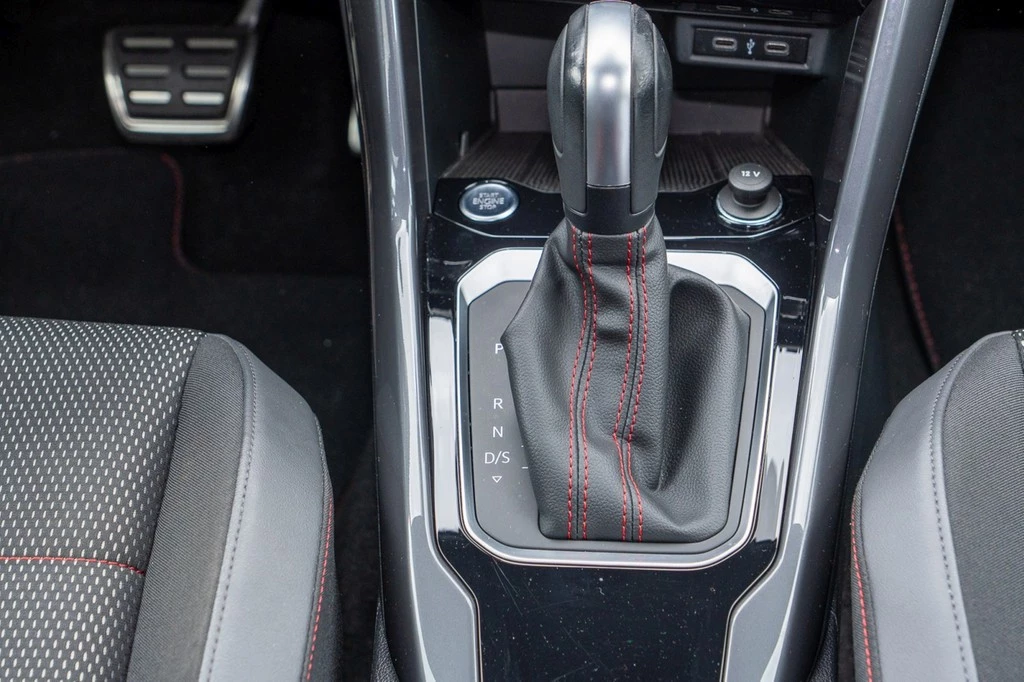 Volkswagen T-Roc 1.5 TSI DSG Sport *Navi*AHK*Kessy*ACC*PDC*Climatronic*Sitzhzg*