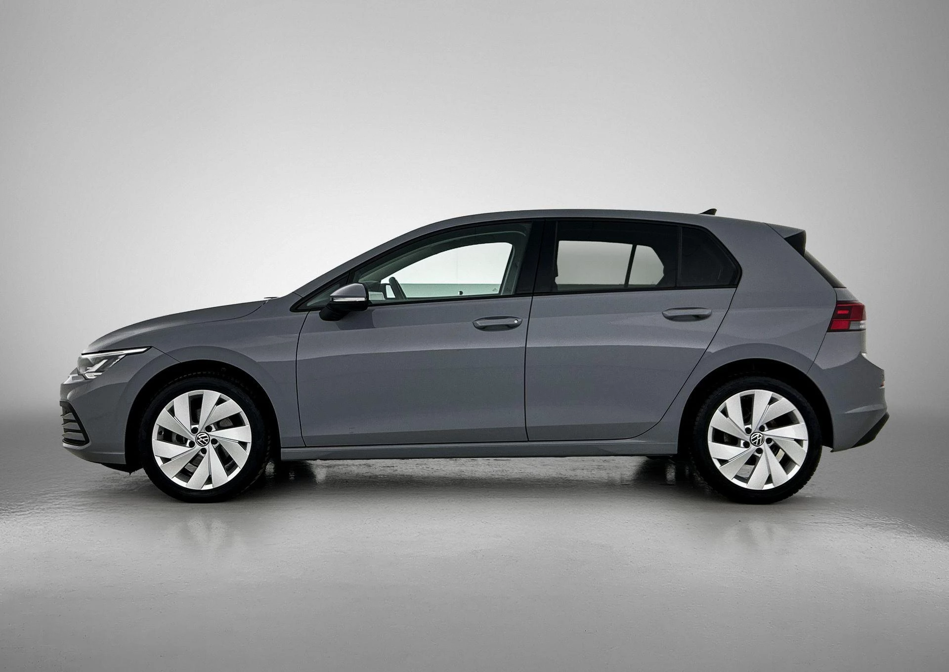 Volkswagen-Golf-image-1