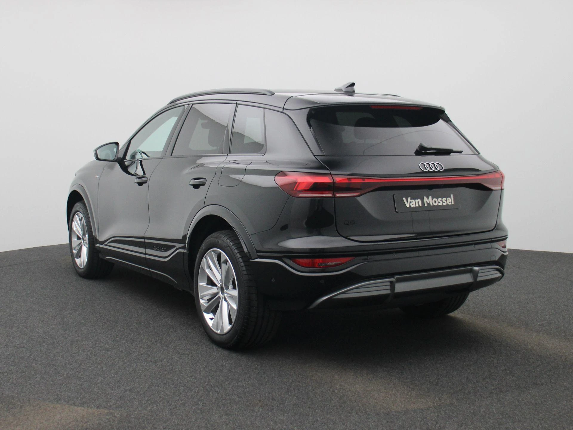 Audi-Q6 e-tron-image-2