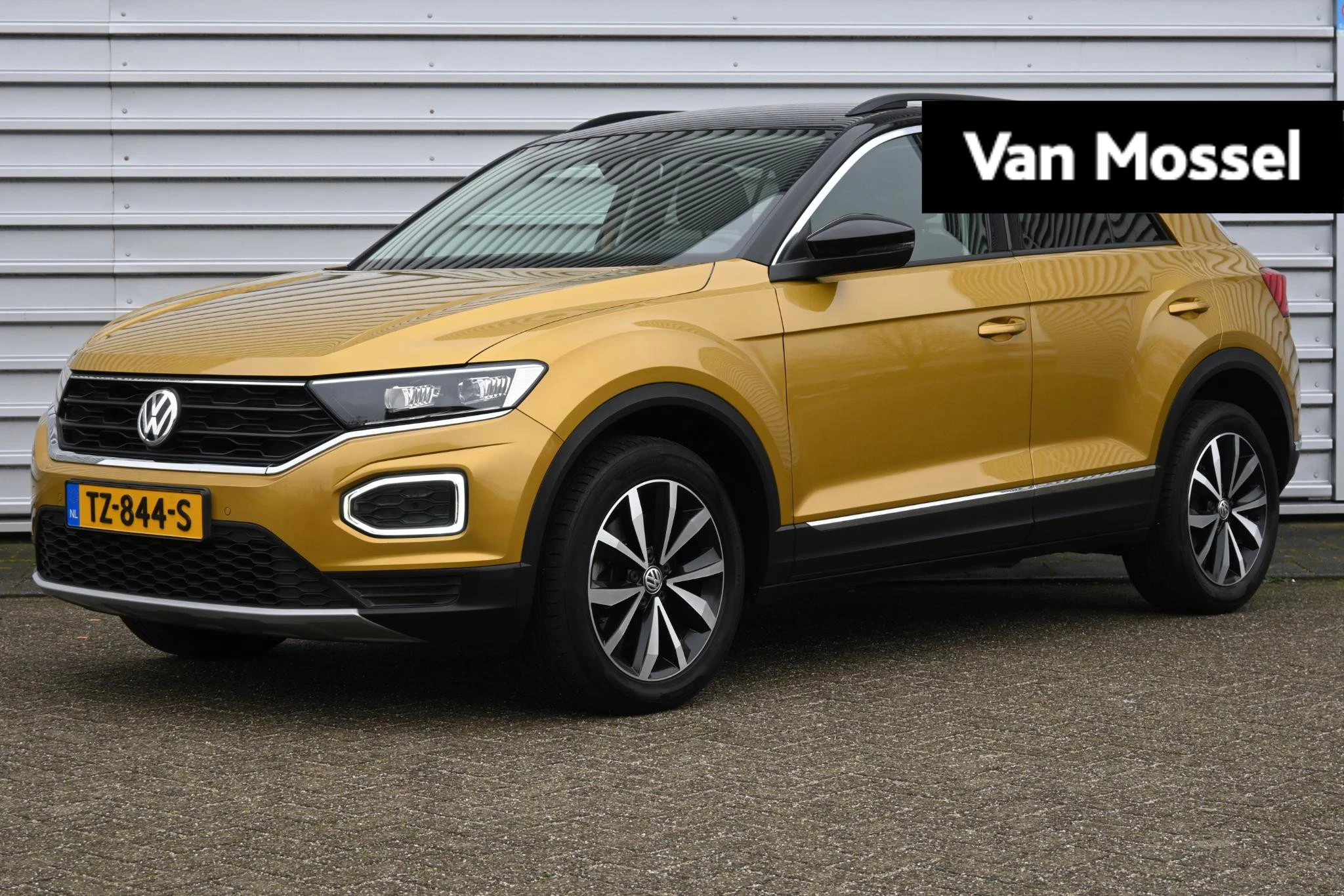 Volkswagen-T-Roc-image-0