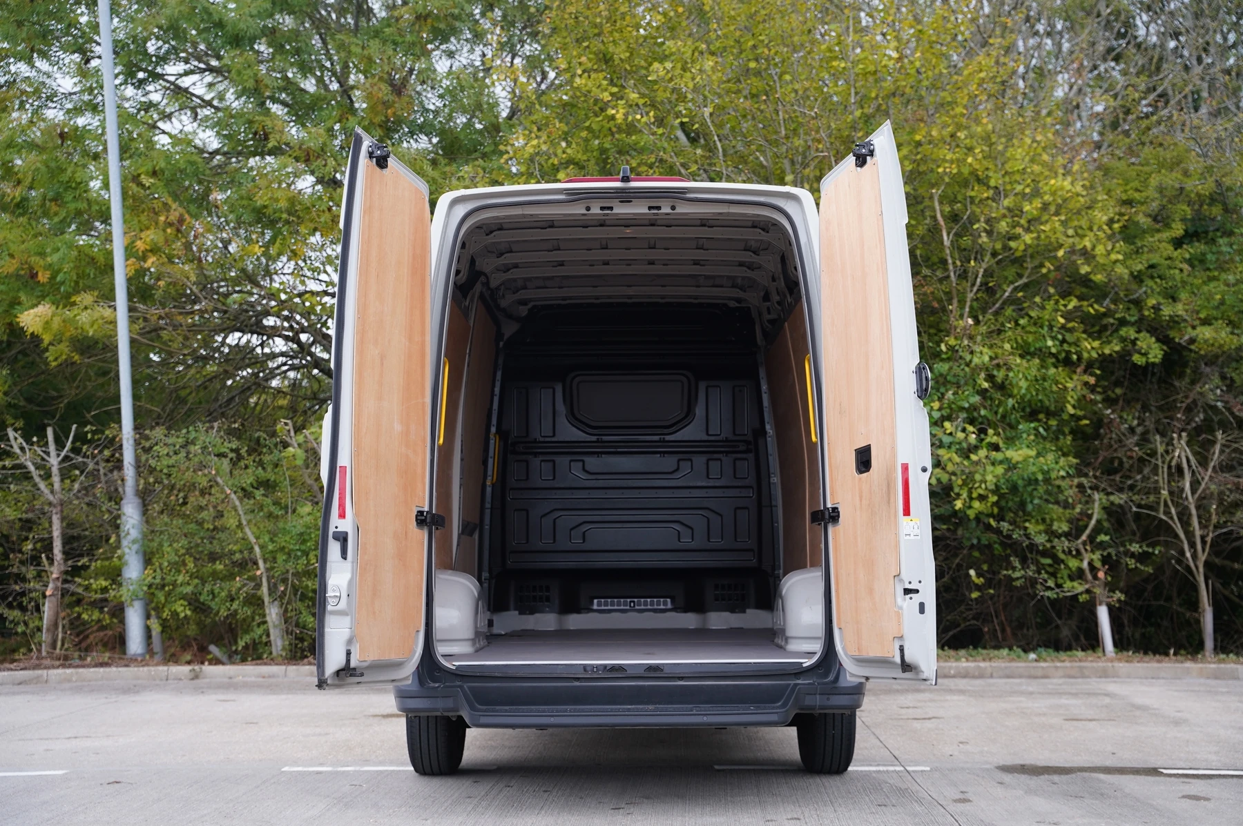 Volkswagen-Crafter-image-13