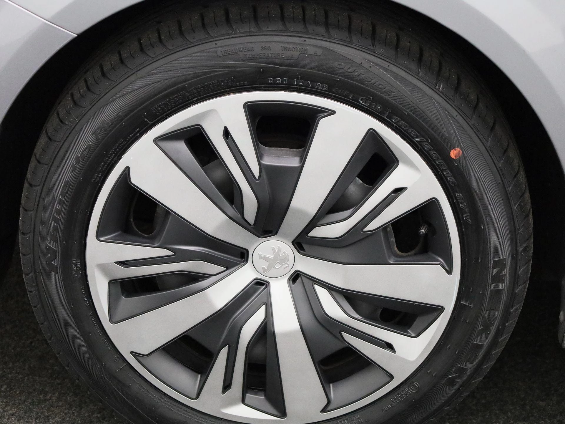 Peugeot-208-image-11