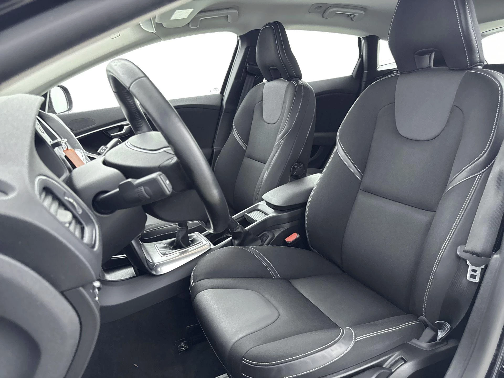 Volvo-V40-image-23