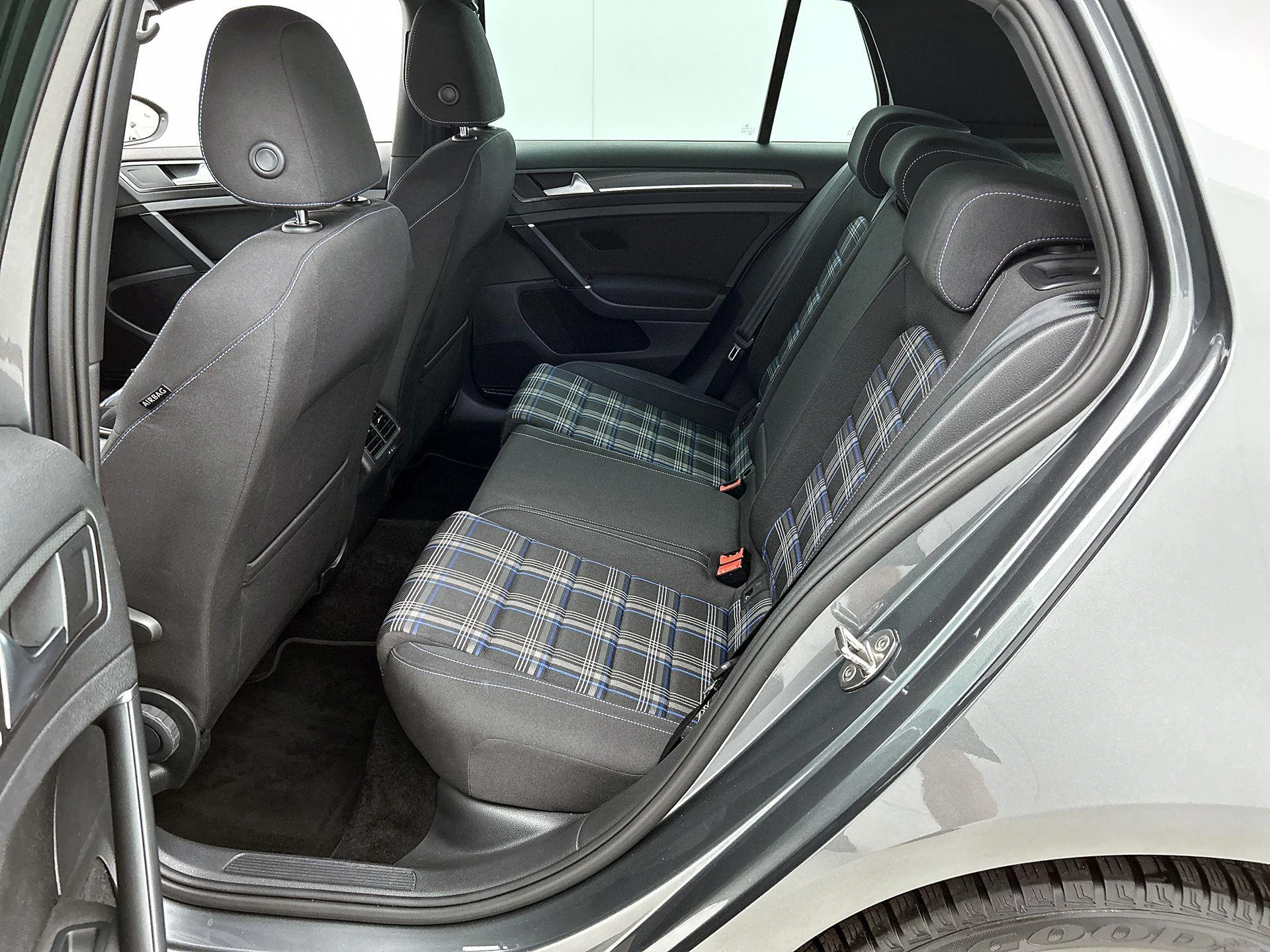 Volkswagen-Golf-image-26