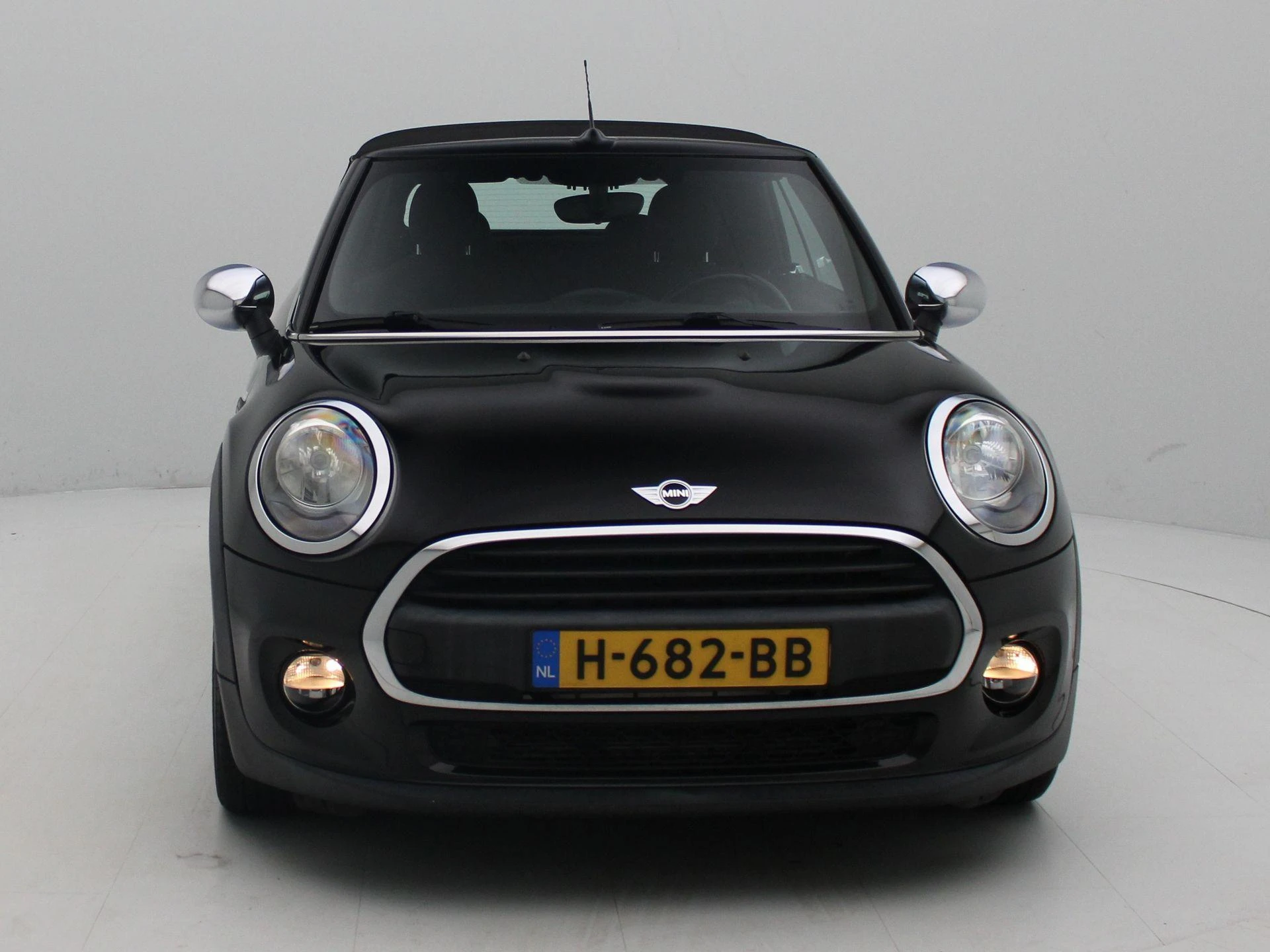 MINI-One Cabrio-image-2