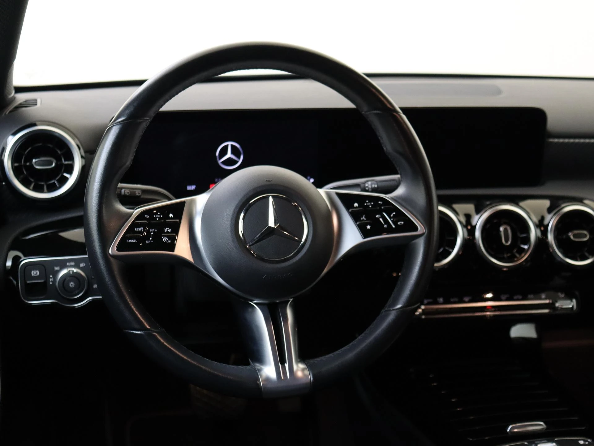 Mercedes-Benz-A-Klasse-image-9