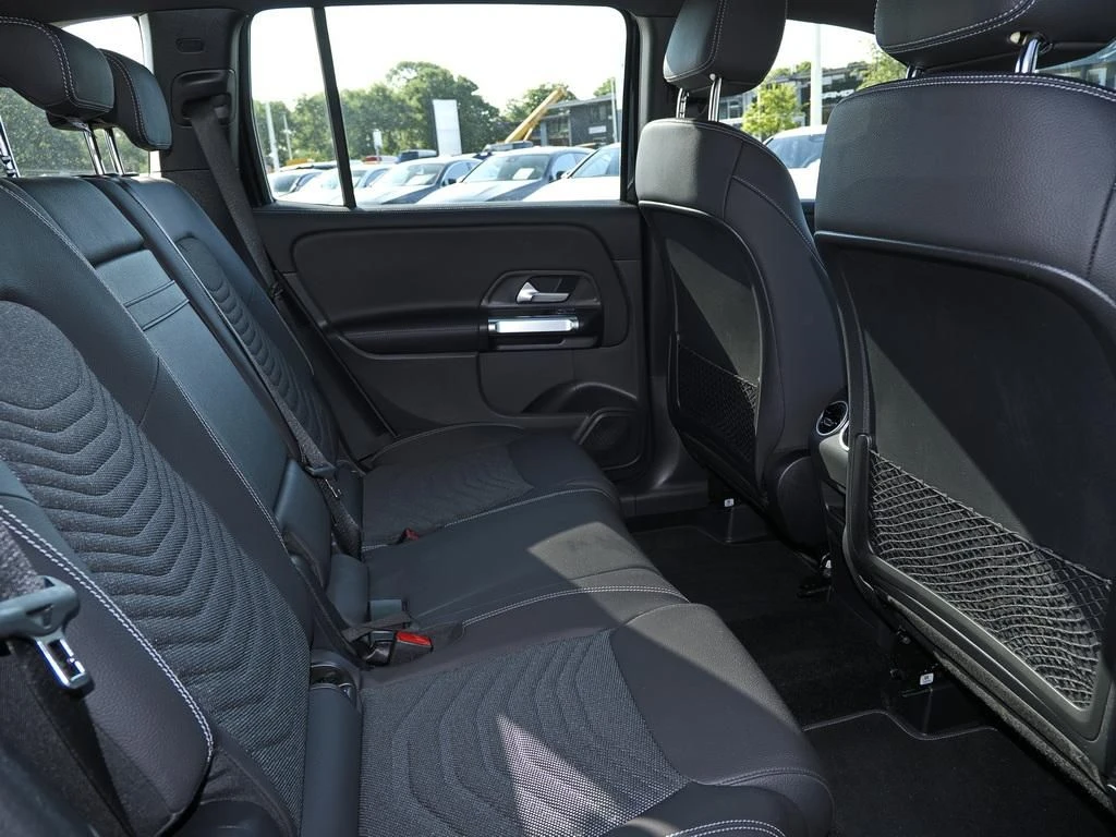 Mercedes-Benz-GLB 200 d-image-14