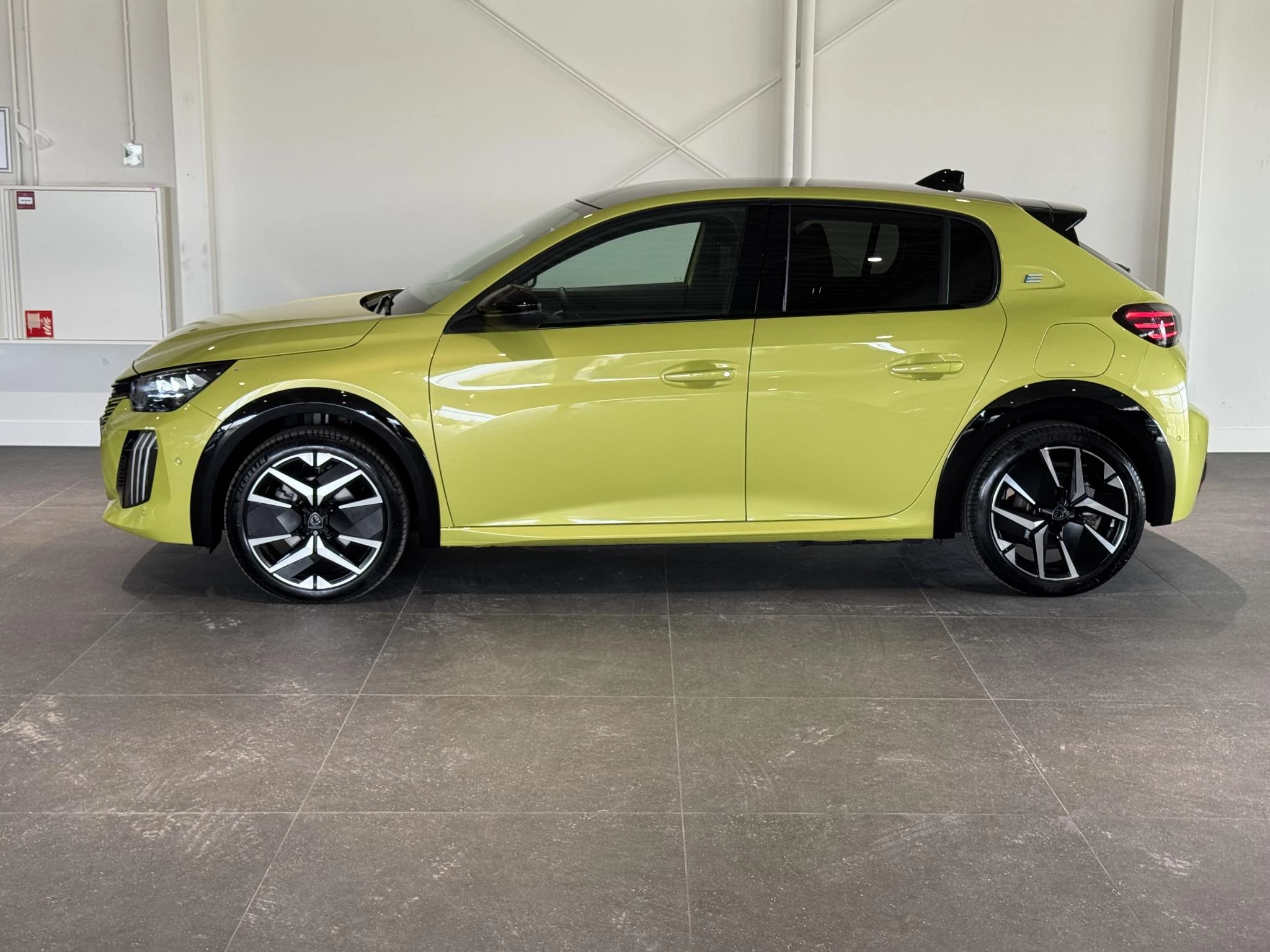 Peugeot-e-208-image-7