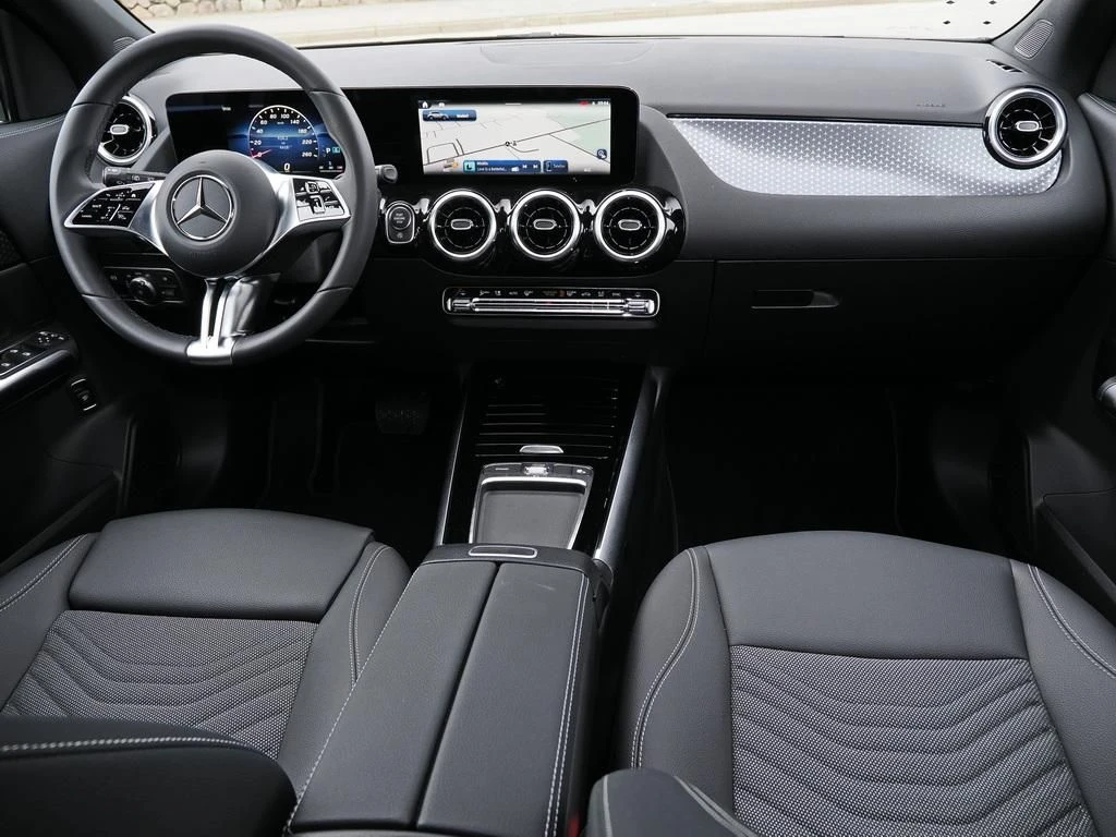 Mercedes-Benz-GLA 200 d-image-13