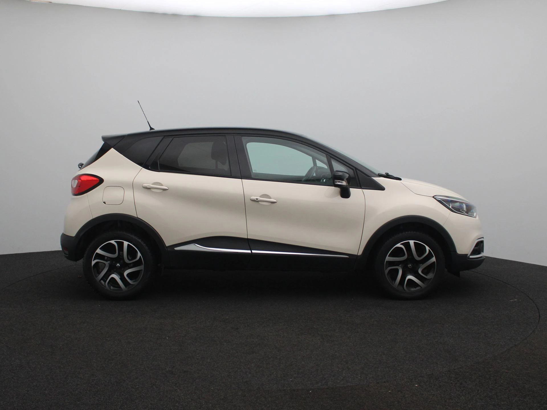 Renault-Captur-image-6