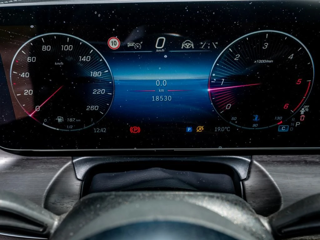 Mercedes-Benz-V-Klasse 300-image-13
