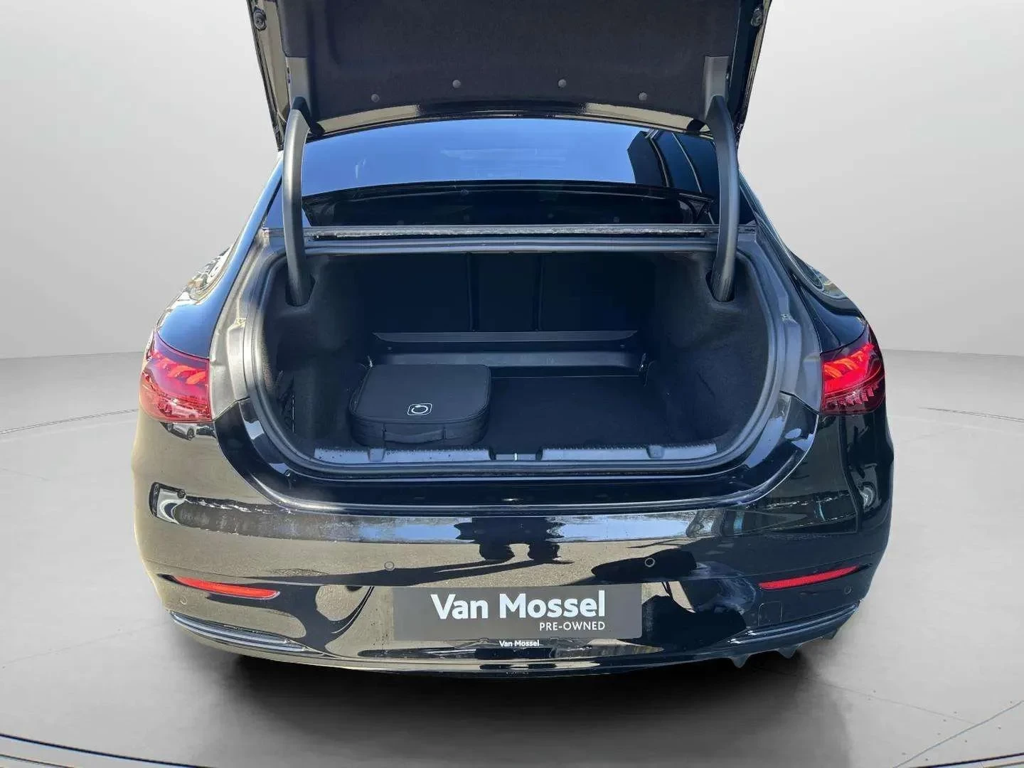 Mercedes-Benz-EQE-image-21