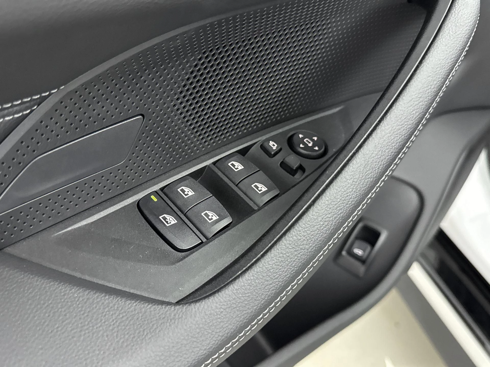 BMW-i4-image-26