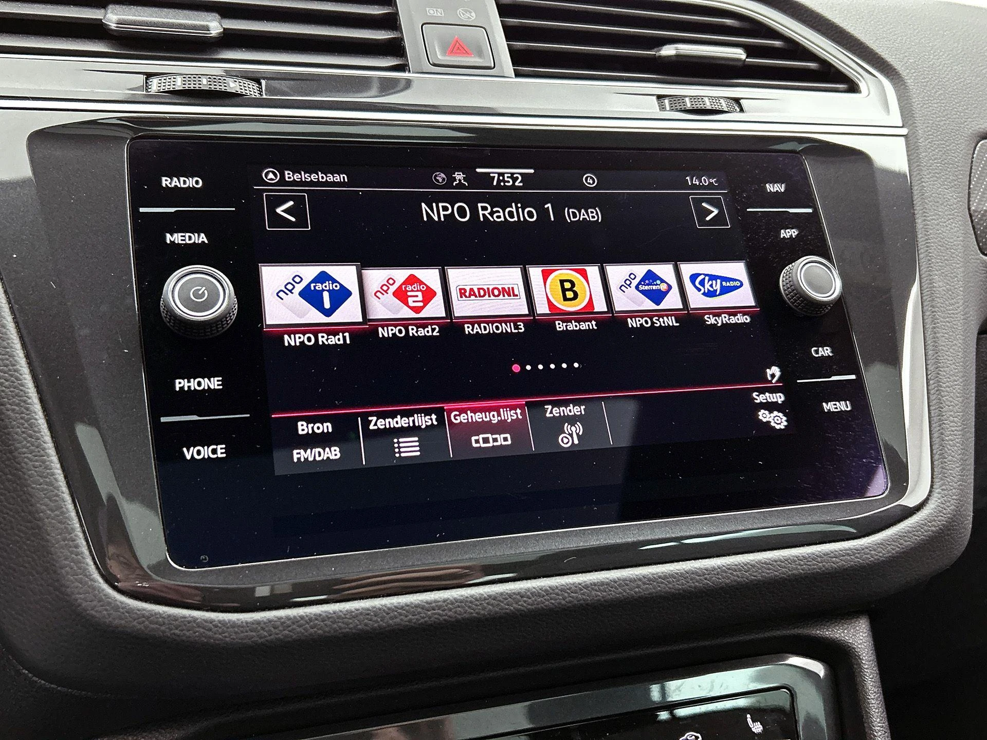 Volkswagen-Tiguan-image-6