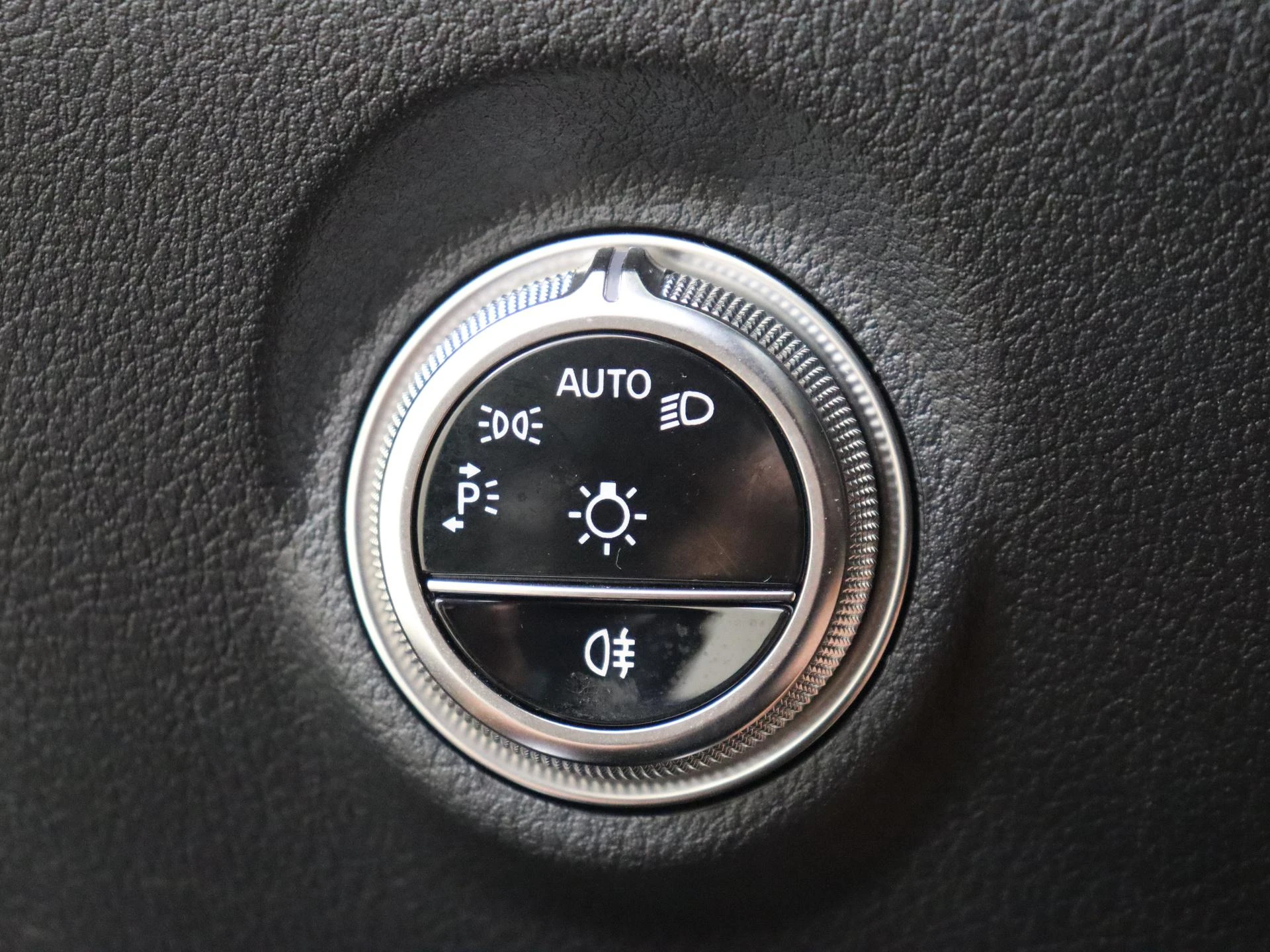 Mercedes-Benz-C-Klasse-image-23