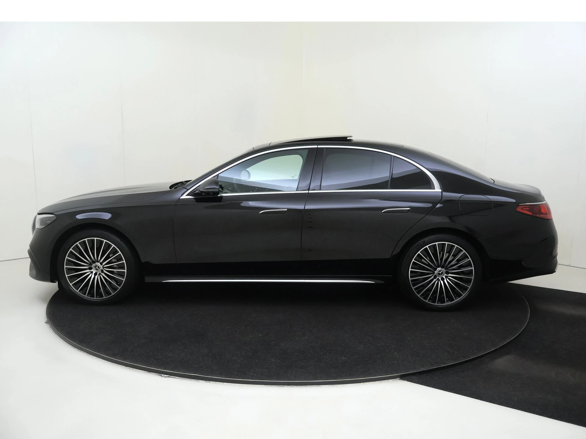 Mercedes-Benz-E-Klasse-image-7