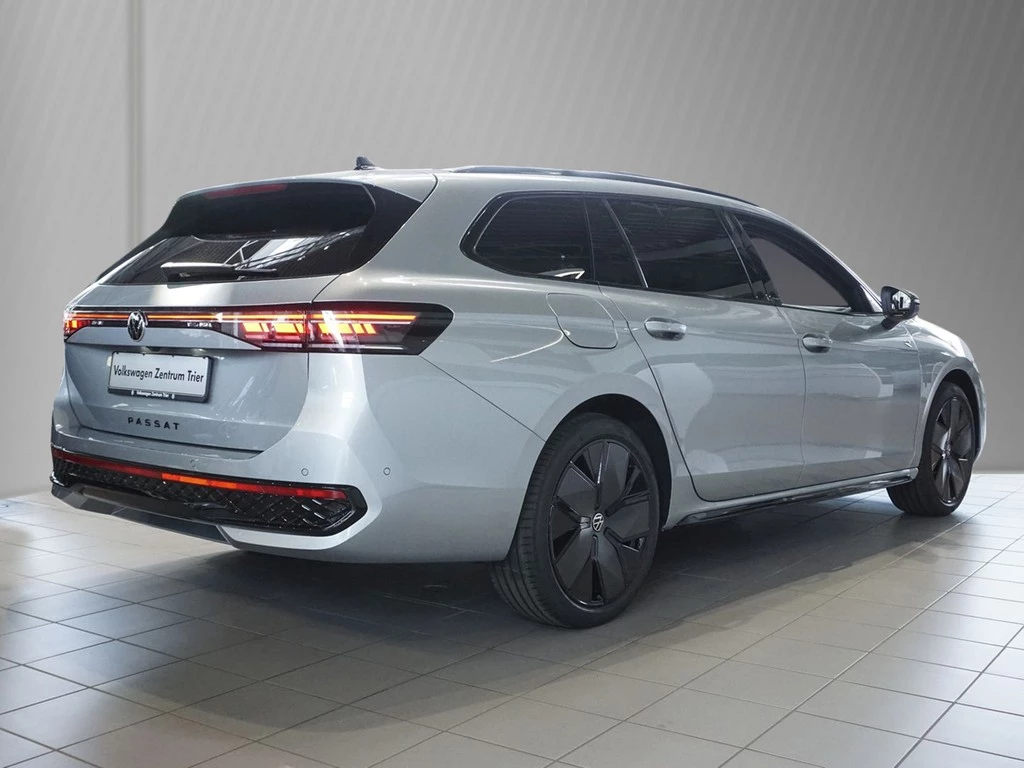 Volkswagen Passat Variant 1.5 eHybrid DSG R-Line Pano