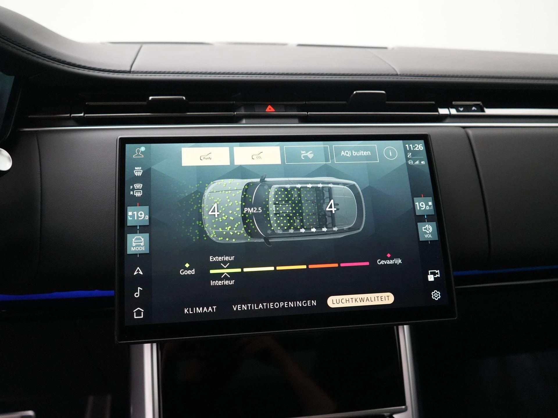 Land Rover-Range Rover-image-32