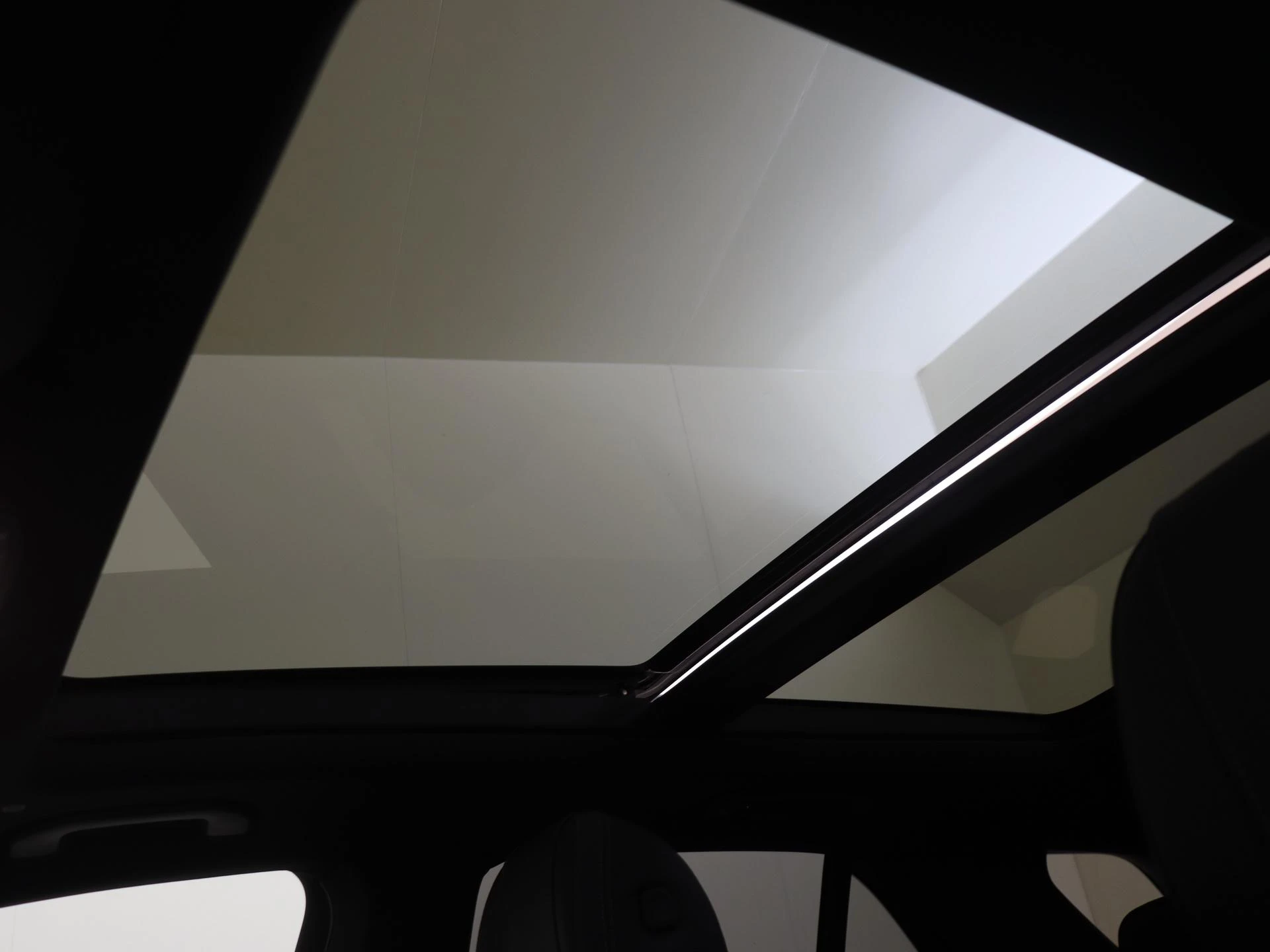 Mercedes-Benz-GLE-image-27
