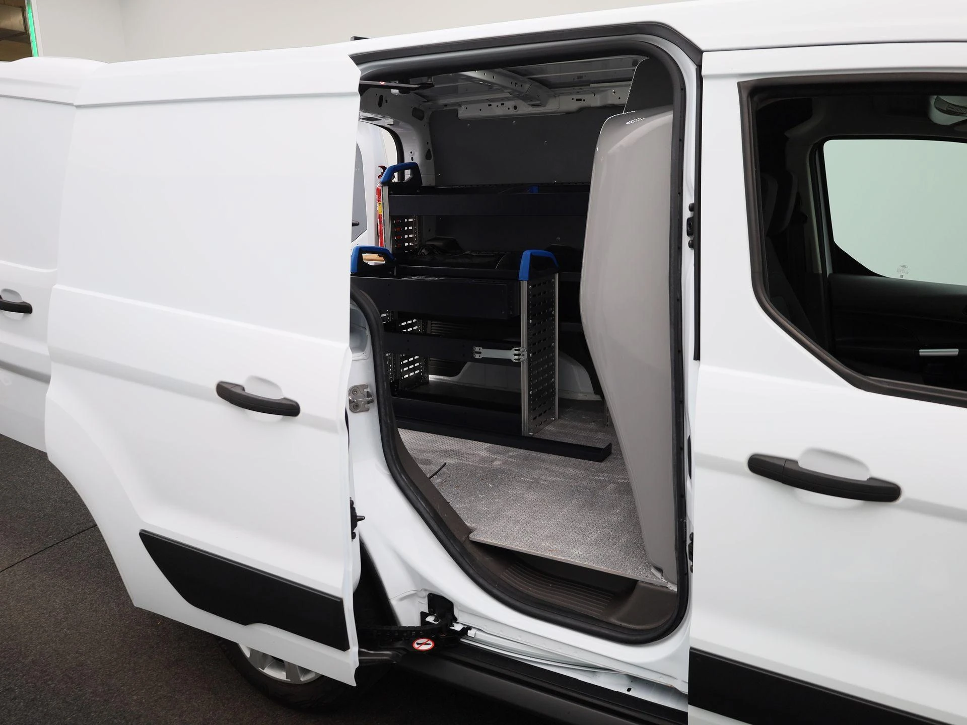 Ford-Transit Connect-image-9