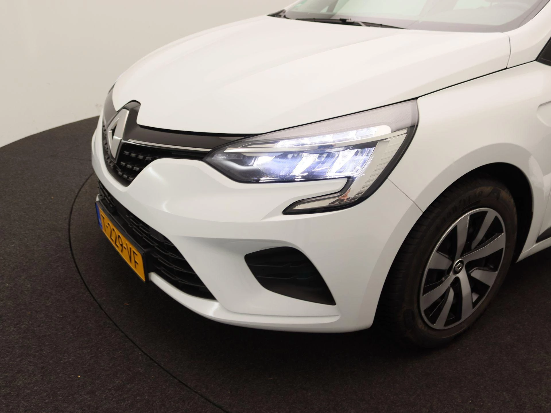 Renault-Clio-image-14