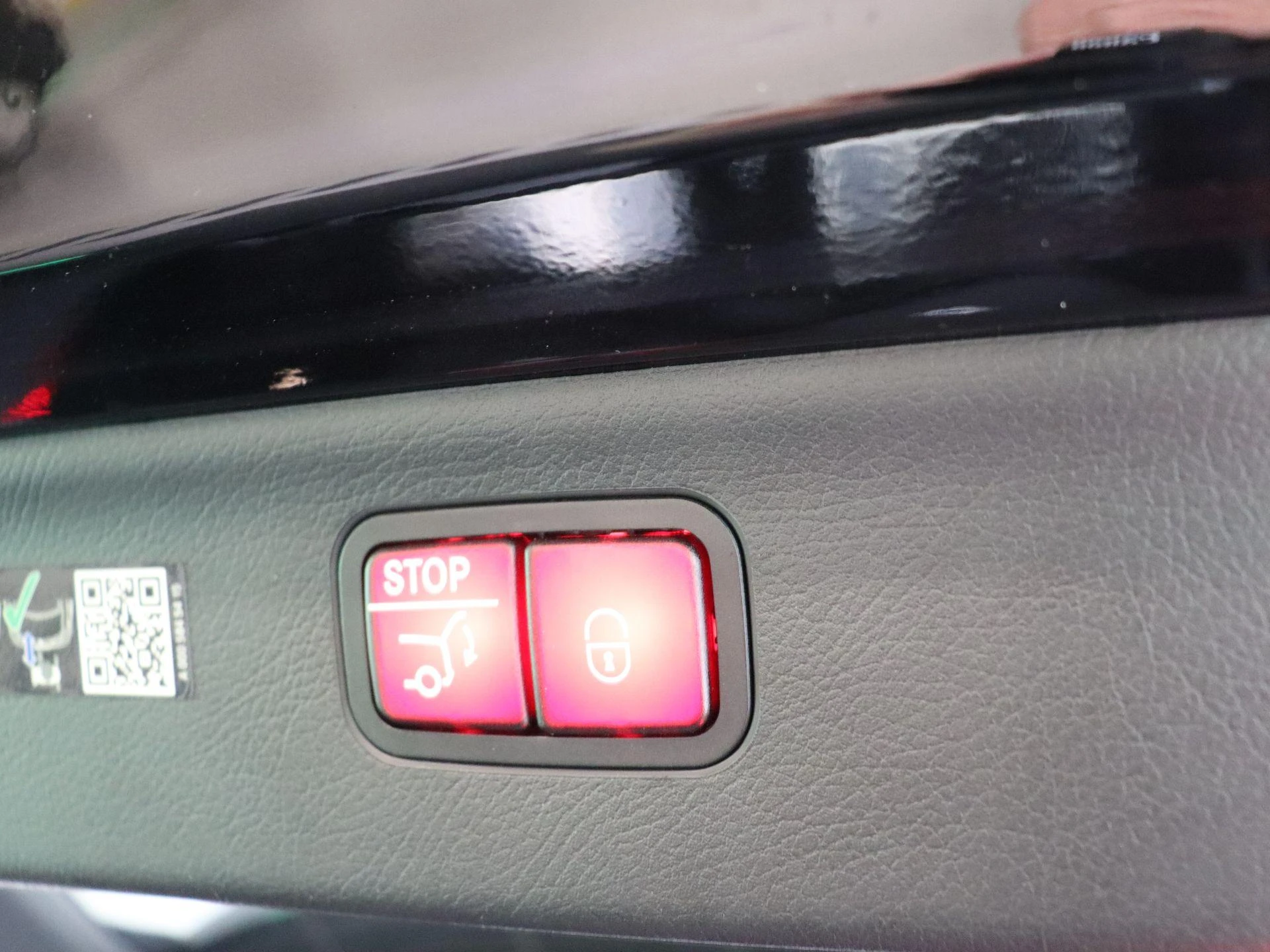 Mercedes-Benz-EQS-image-31