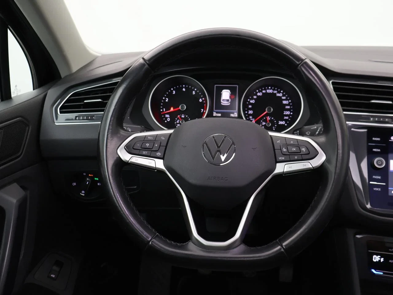 Volkswagen-Tiguan-image-11