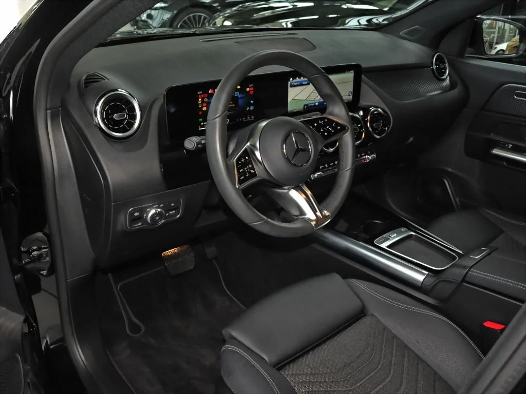 Mercedes-Benz-GLA 200 d-image-6