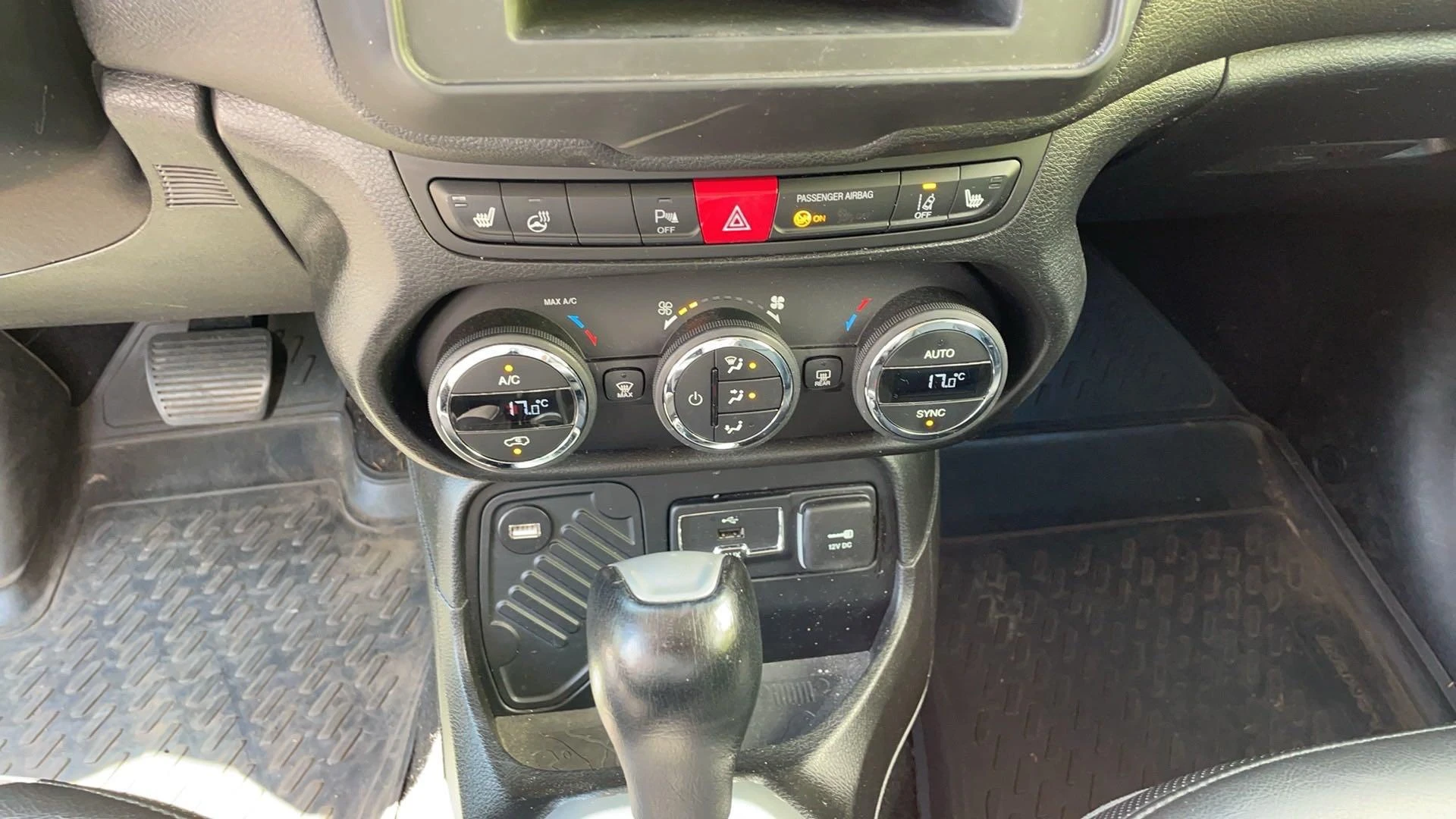 Jeep-Renegade-image-14