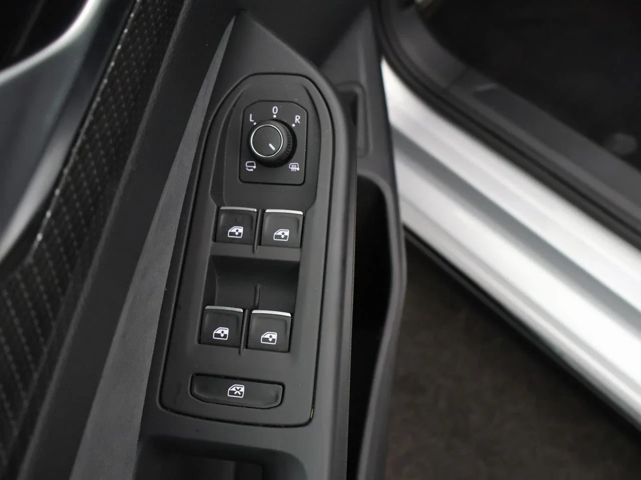 Volkswagen-Golf-image-28