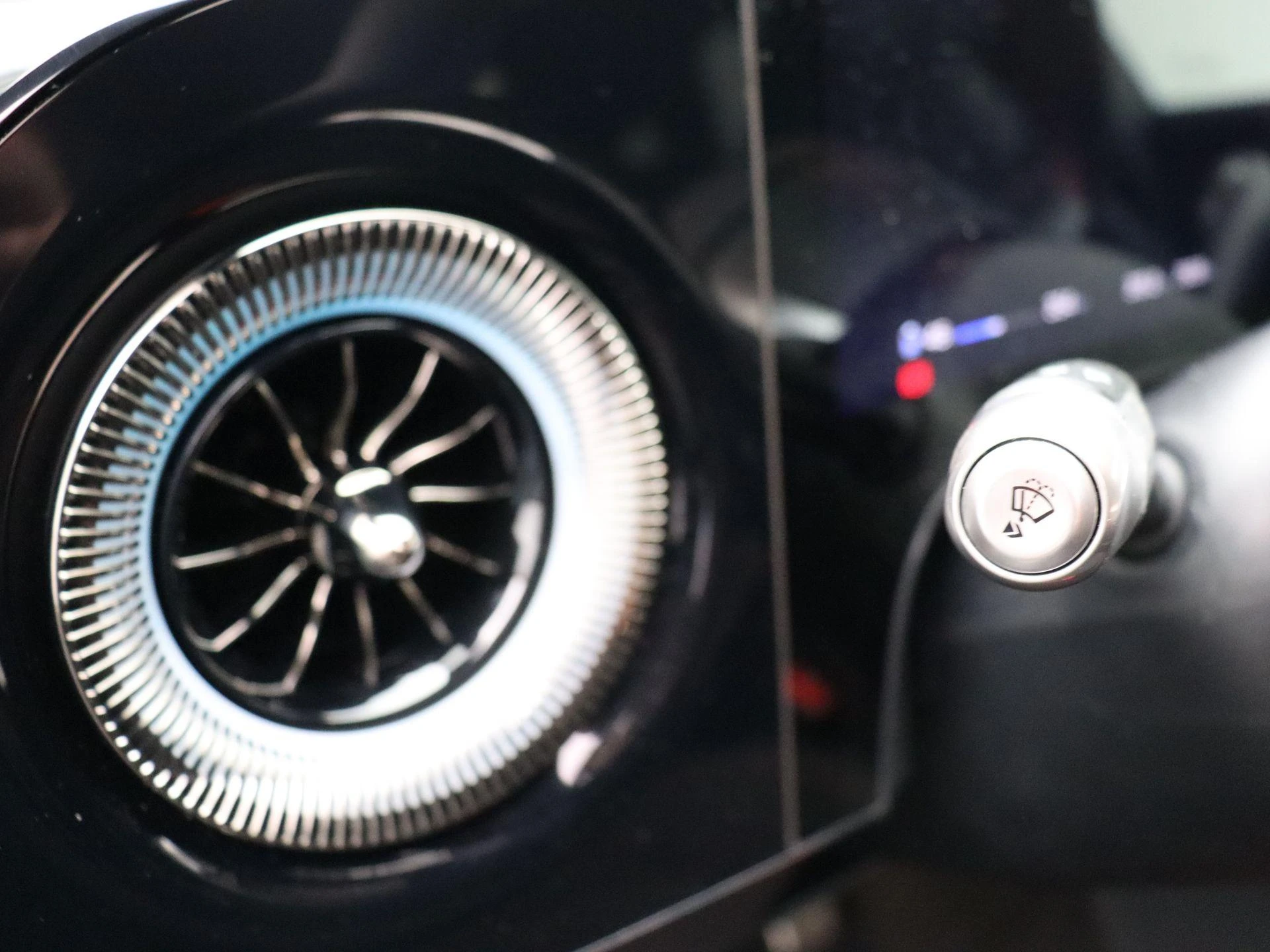 Mercedes-Benz-CLA-image-11