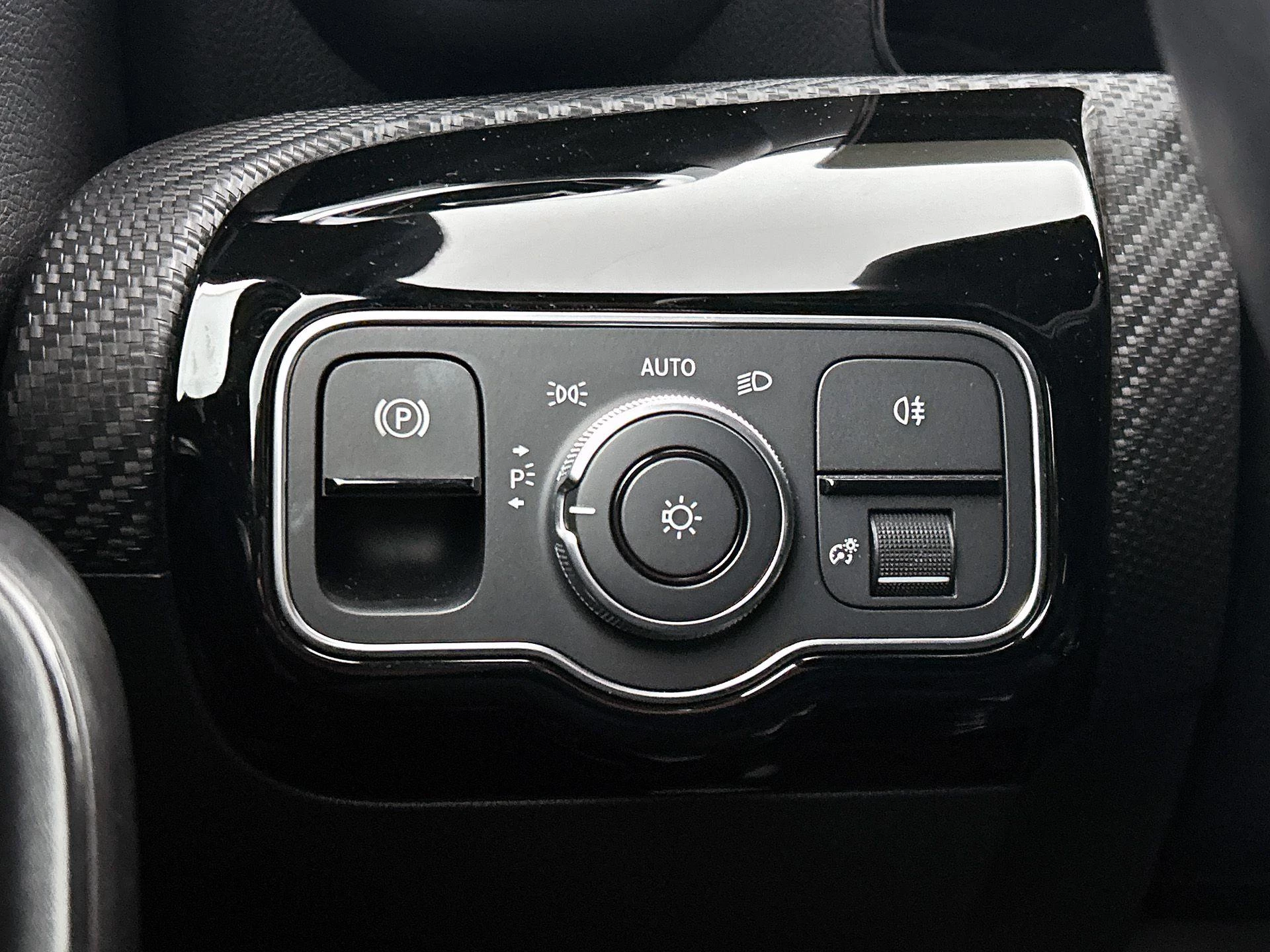 Mercedes-Benz-CLA-image-24