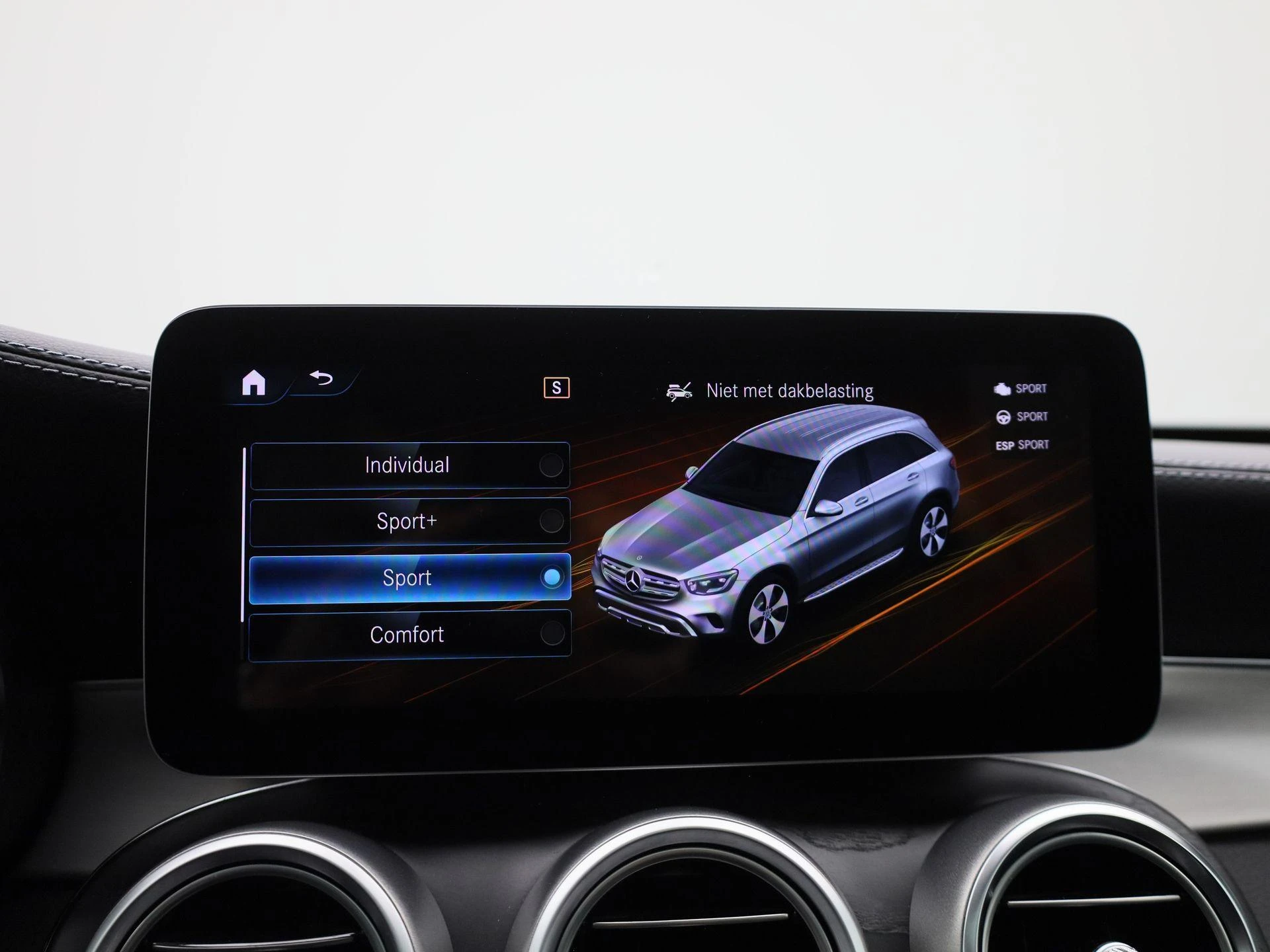 Mercedes-Benz-GLC-image-23