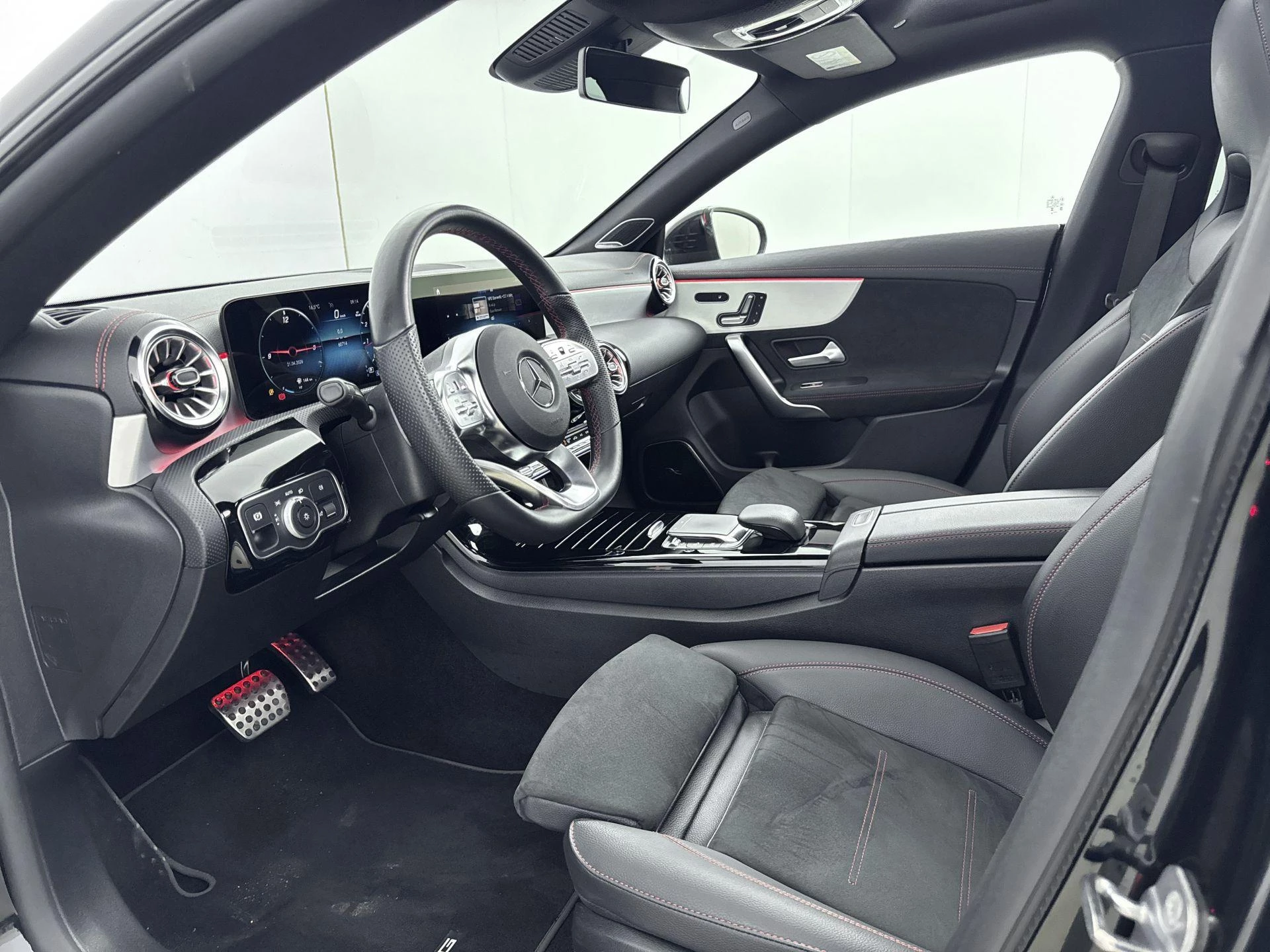 Mercedes-Benz-CLA-image-17