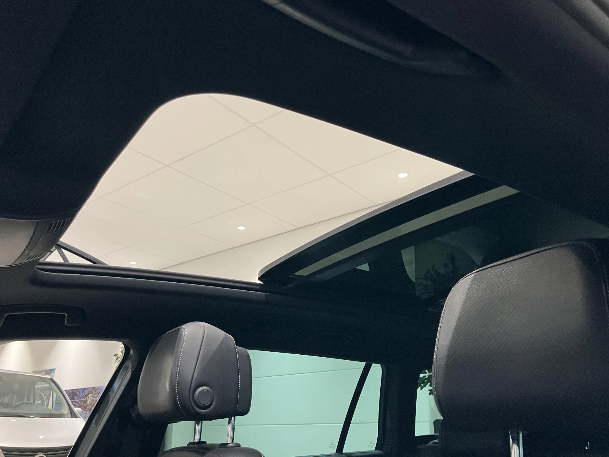 Volkswagen-Passat-image-17