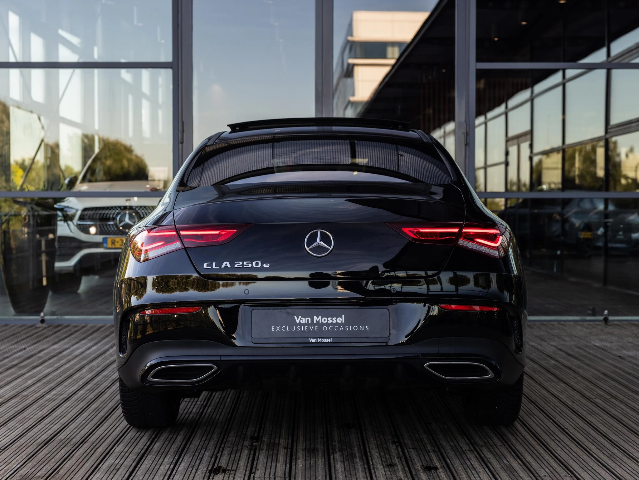 Mercedes-Benz-CLA-image-13