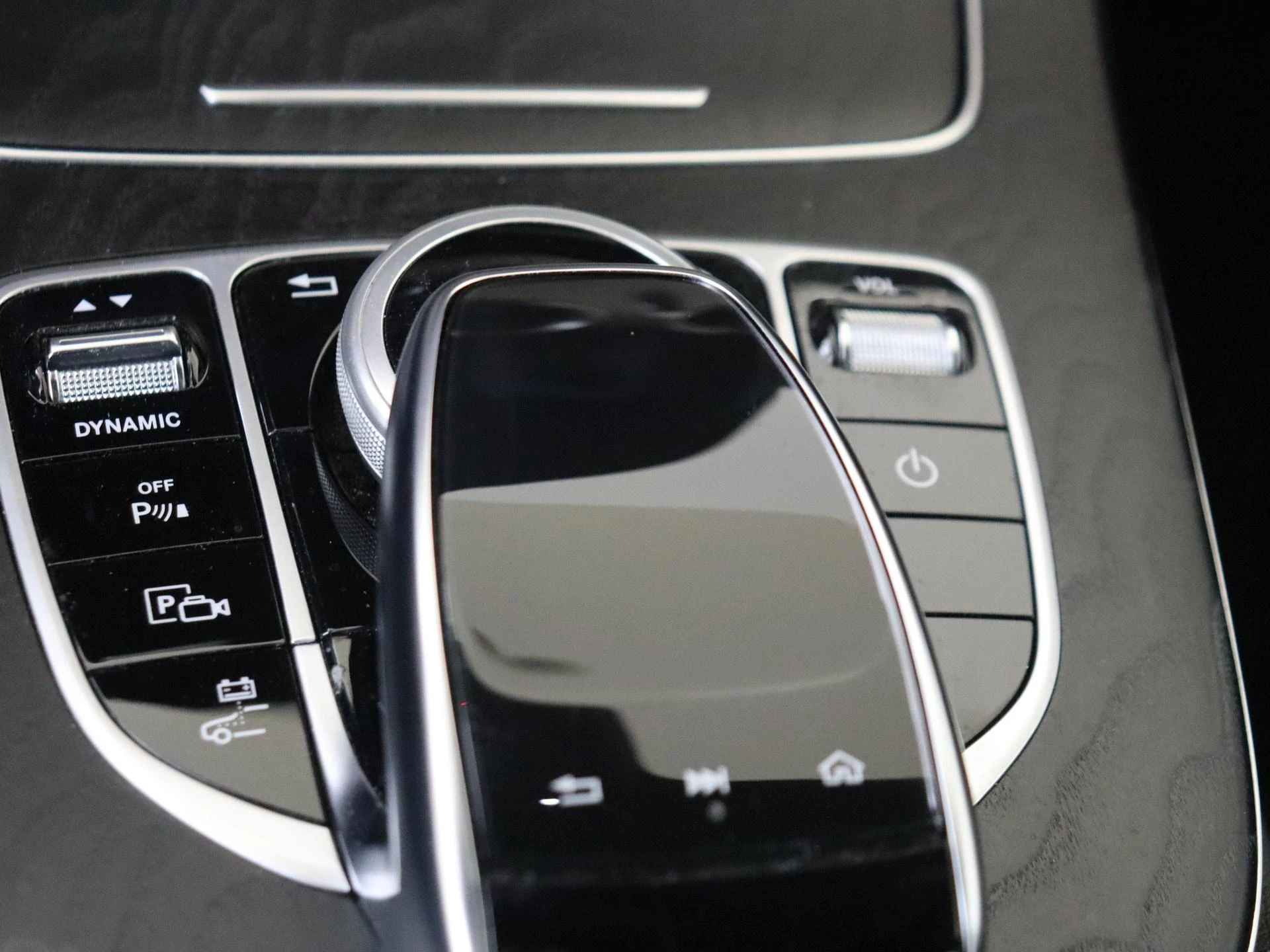 Mercedes-Benz-E-Klasse-image-20